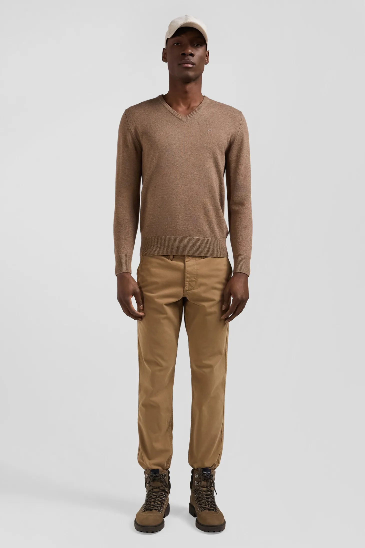 Regular camel wool and cotton V-neck jumper with striped details