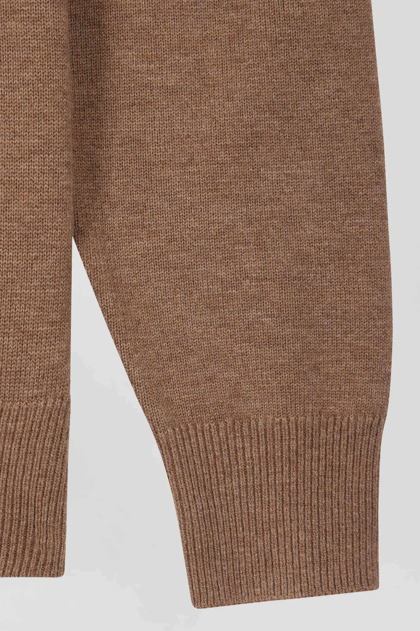 Regular camel wool and cotton V-neck jumper with striped details