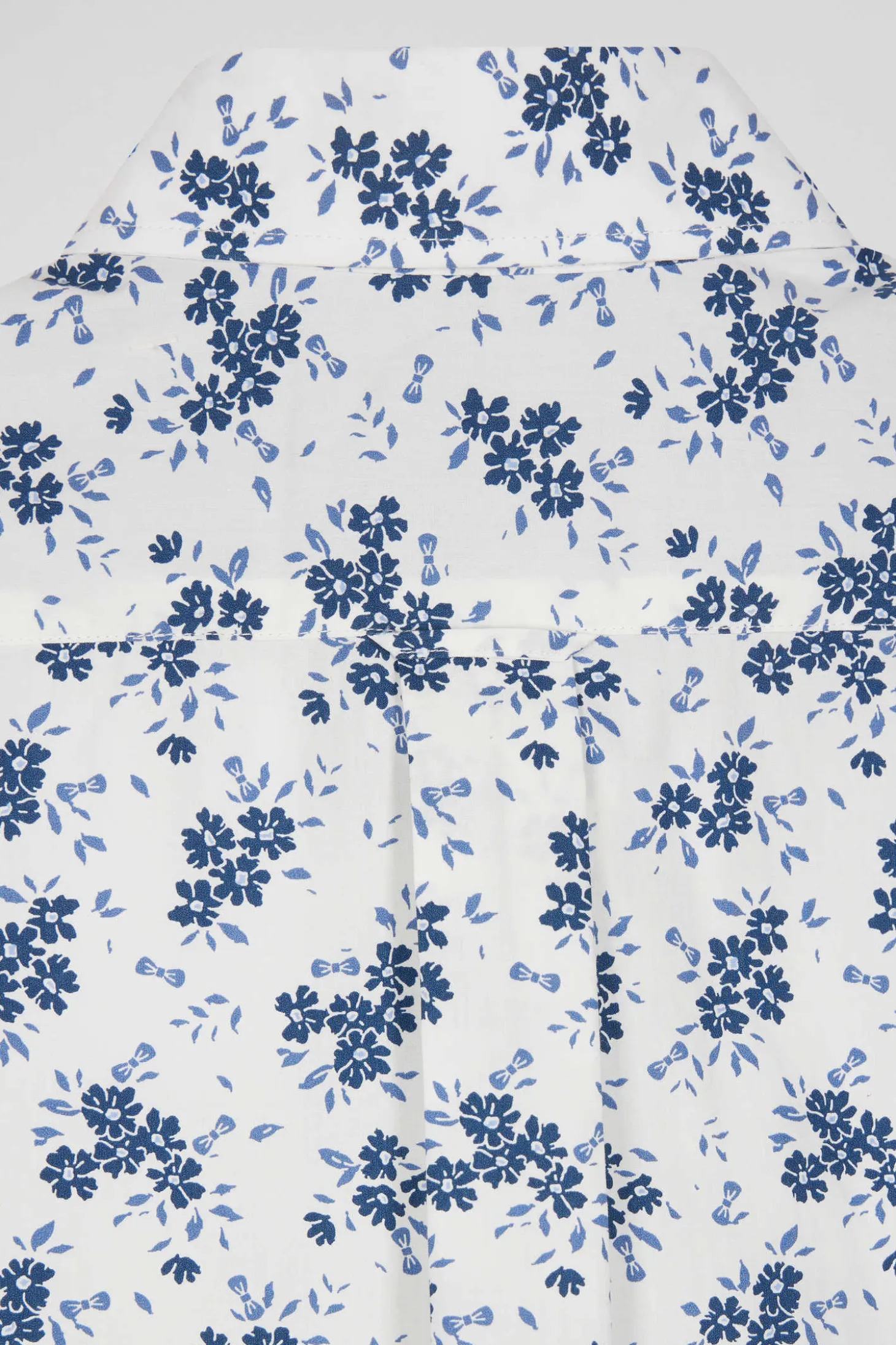 Regular ecru cotton poplin shirt with navy floral print