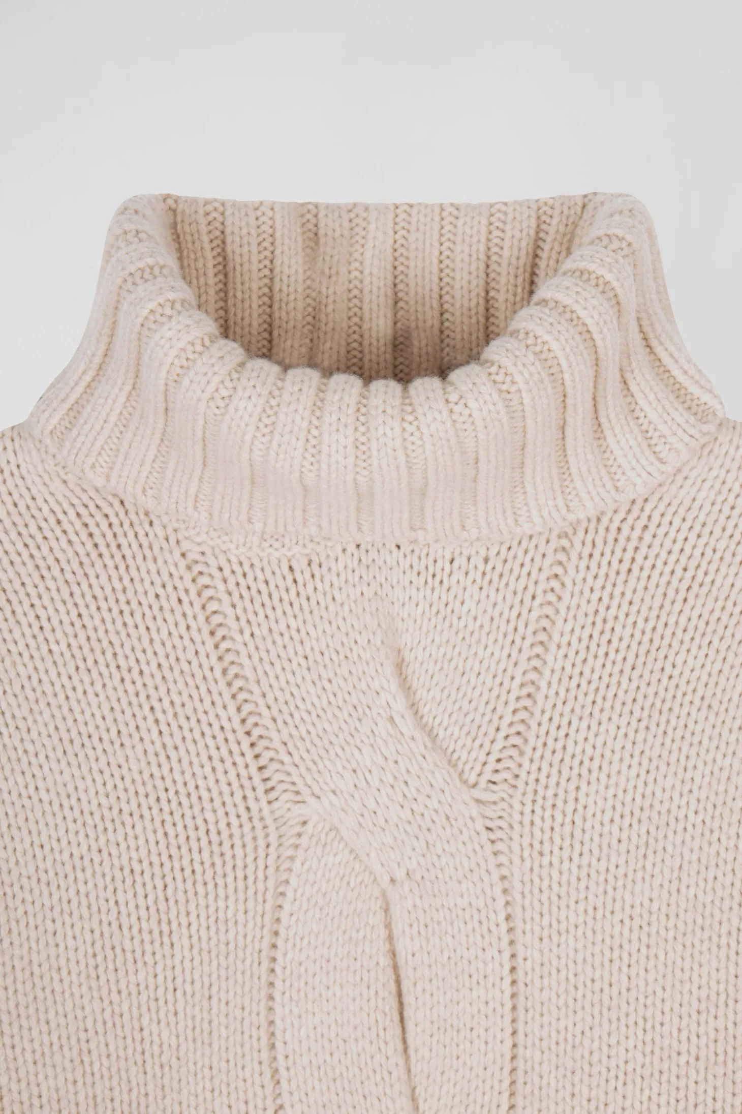 Regular ecru virgin wool and recycled polyamide turtleneck jumper with 3D knitting