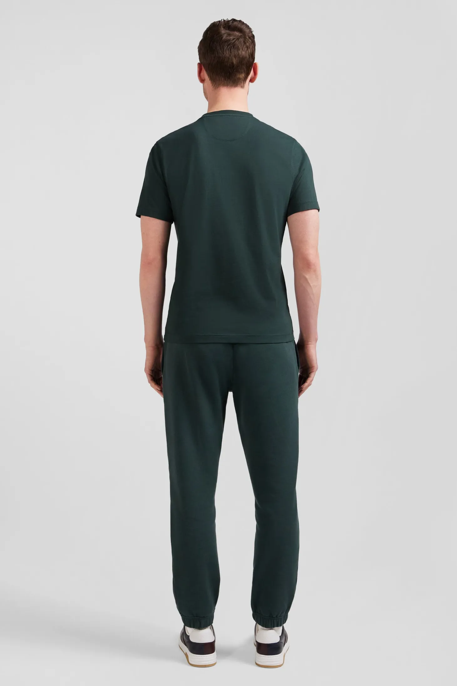 Regular green short-sleeved cotton T-shirt with tie patchwork emblem