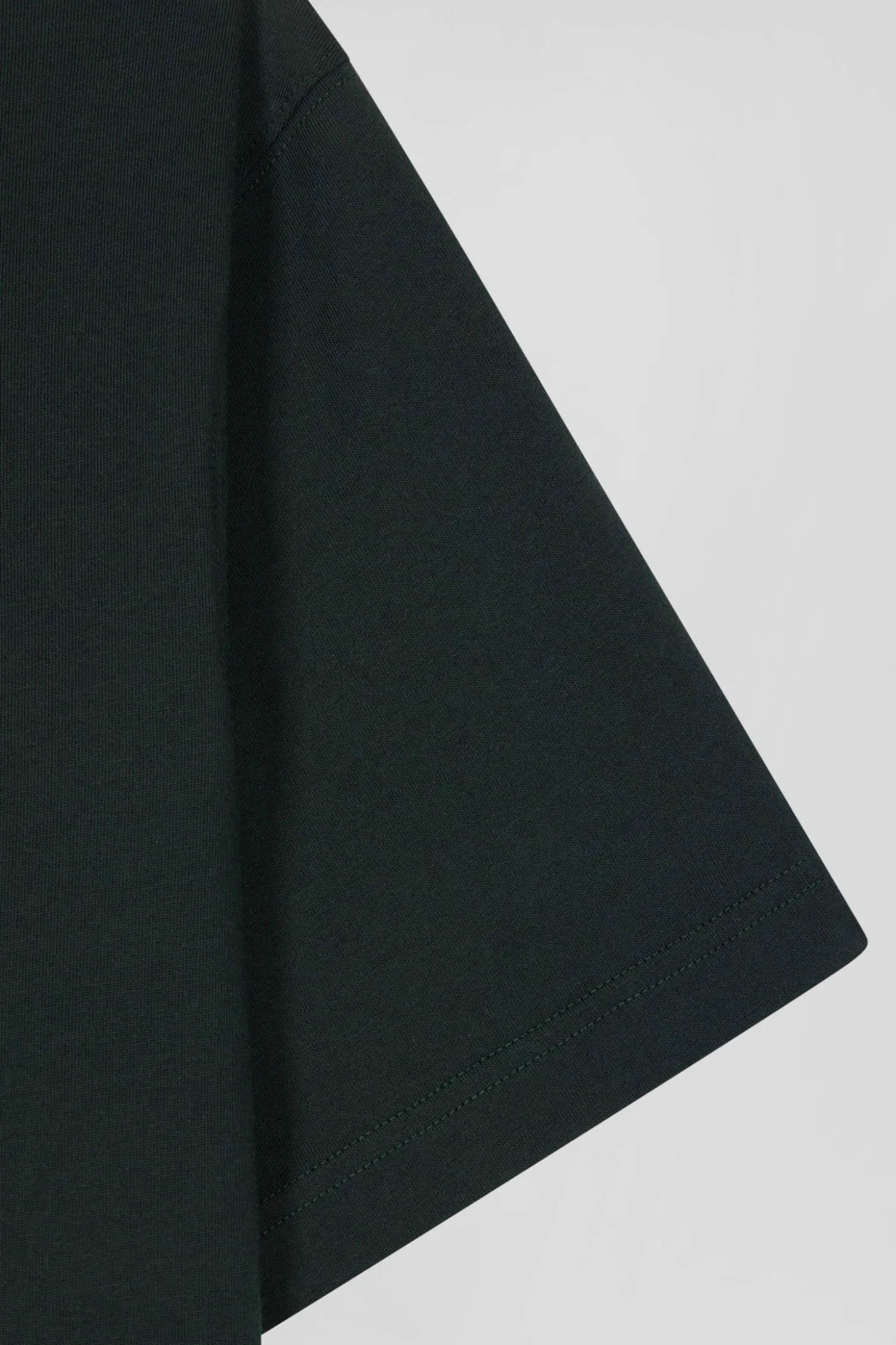Regular green short-sleeved cotton T-shirt with tie patchwork emblem