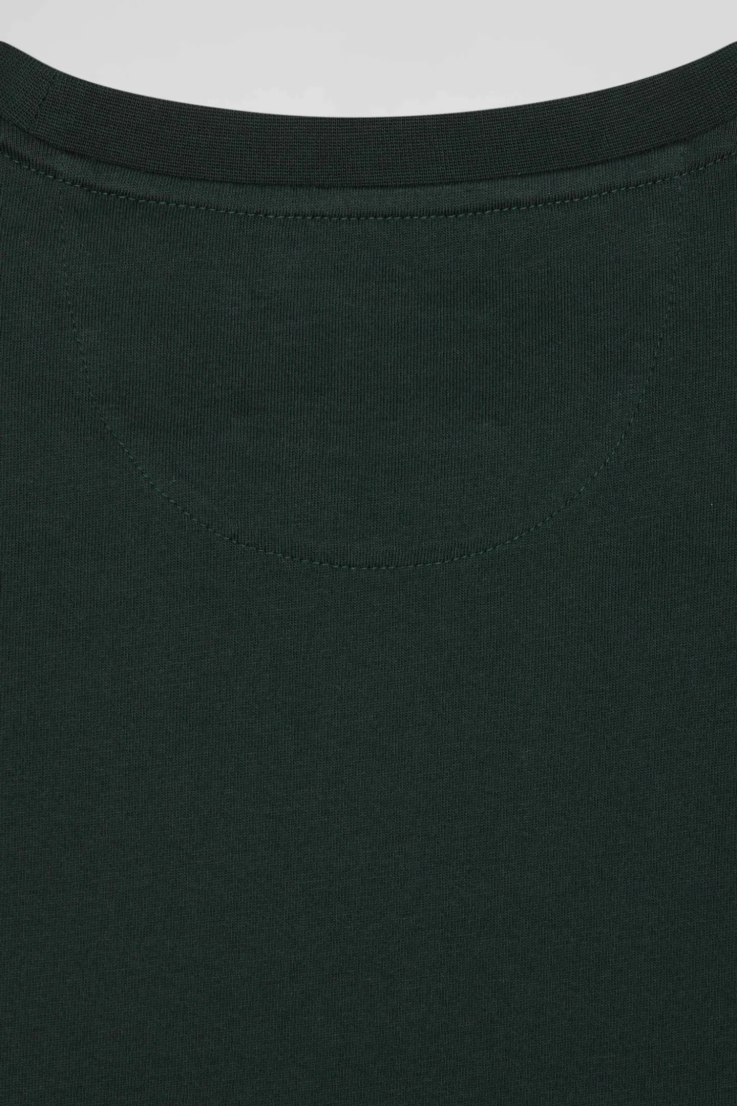 Regular green short-sleeved cotton T-shirt with tie patchwork emblem