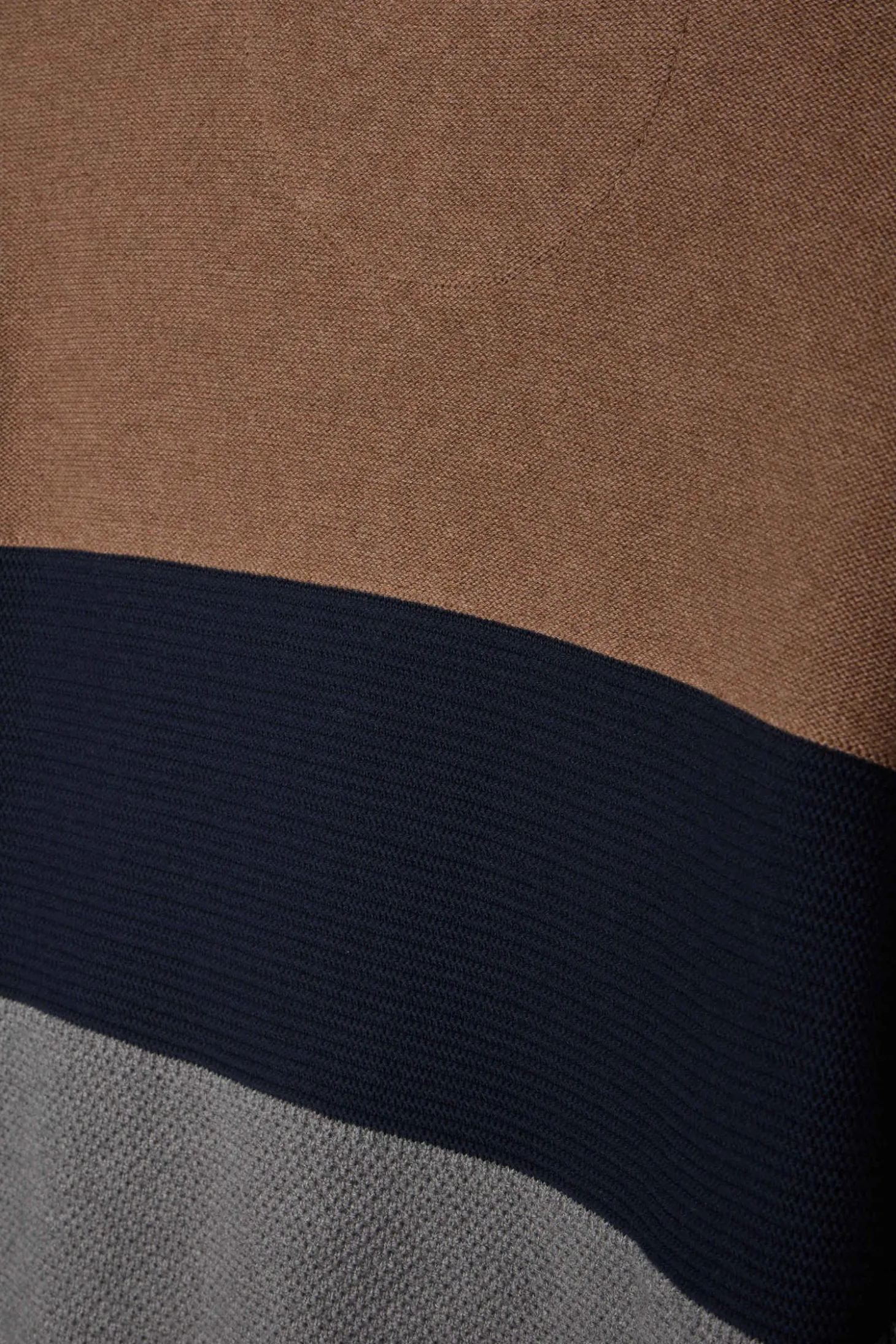 Regular grey and camel cotton crew neck jumper with knit patterns