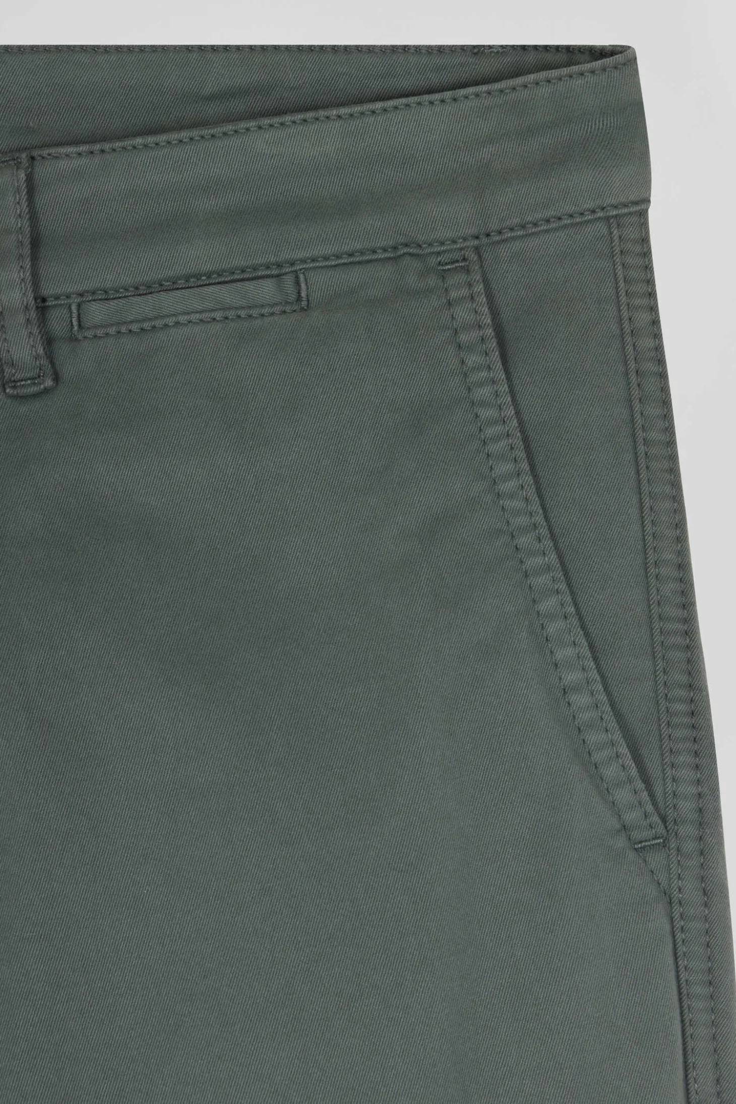 Regular grey chino trousers in stretch cotton gabardine