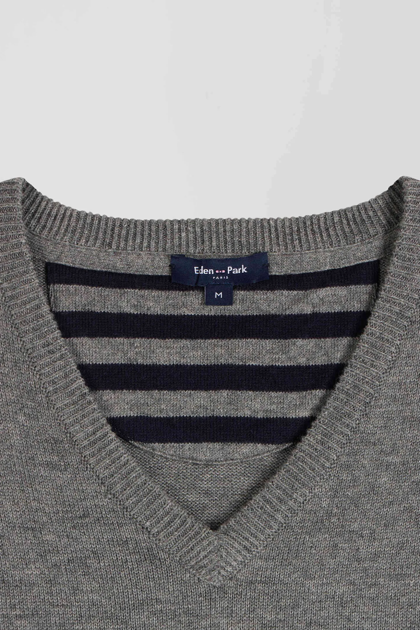 Regular grey wool and cotton V-neck jumper with striped details