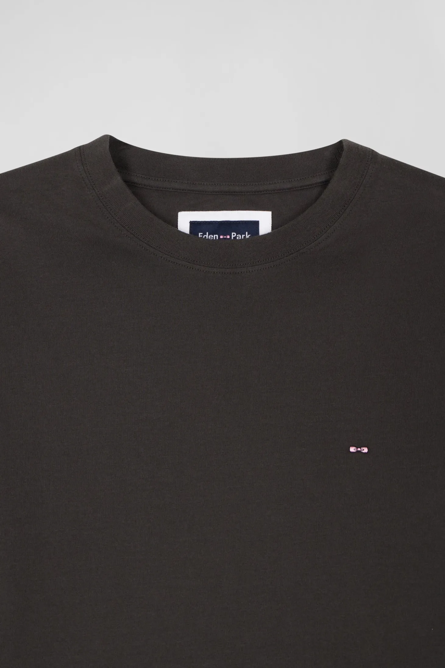 Regular khaki long-sleeved cotton T-shirt with floral back patch