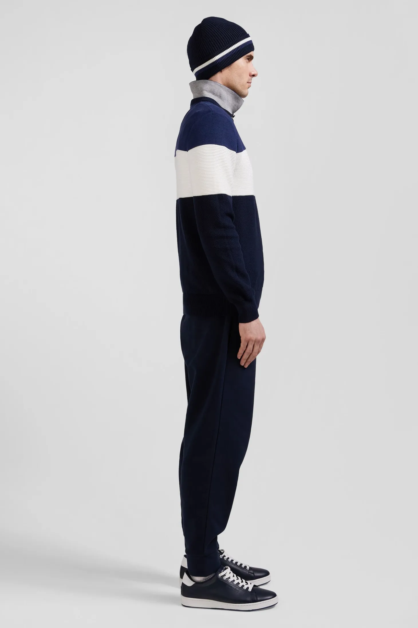 Regular navy and blue cotton crew neck jumper with knit patterns