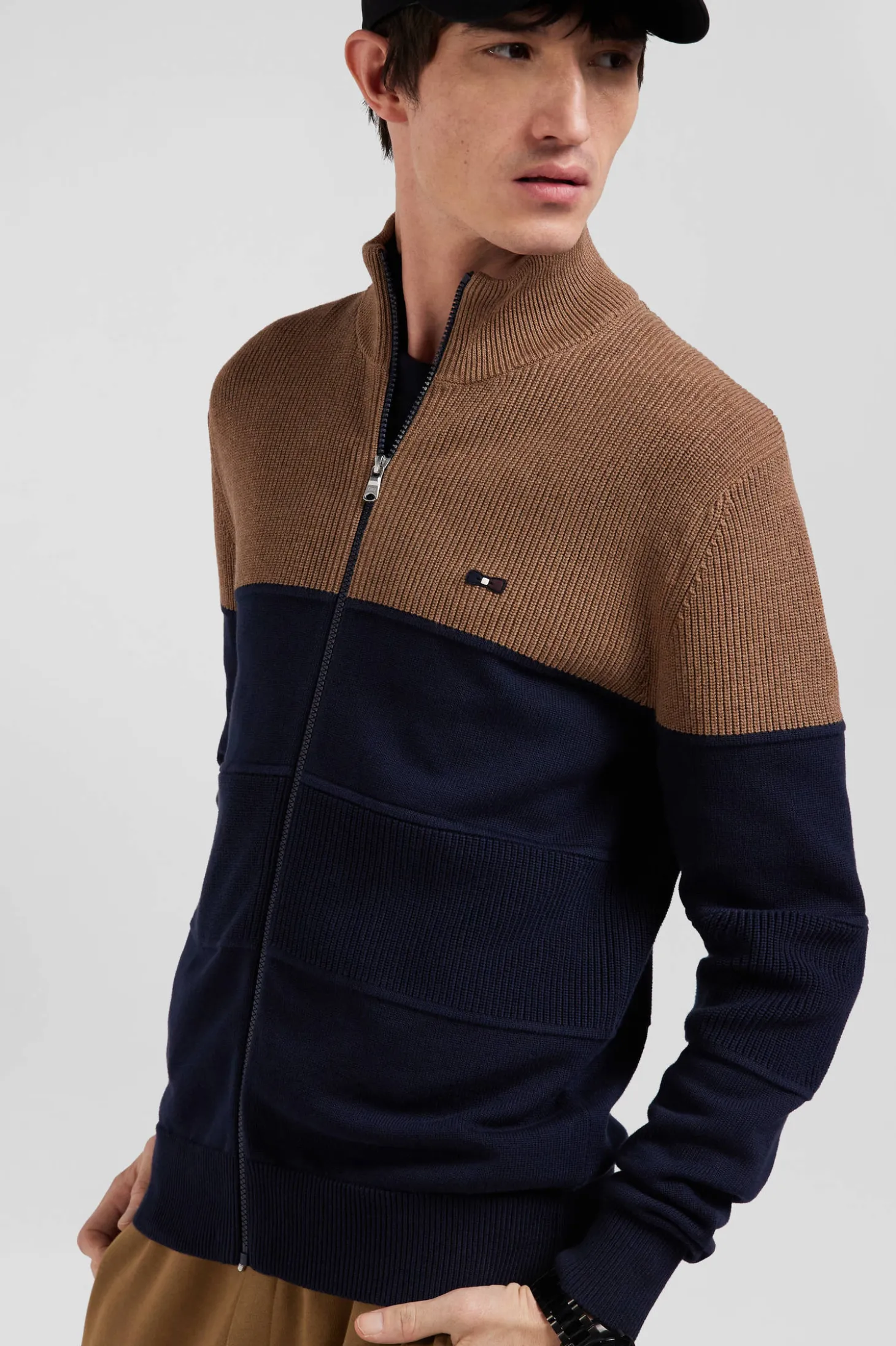 Regular navy blue and camel cotton high collar zipped cardigan