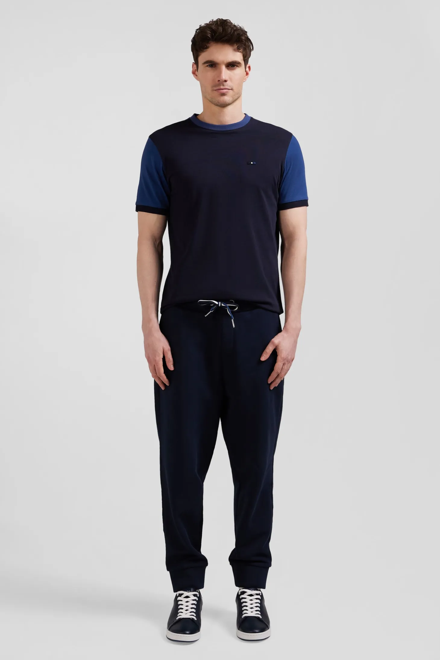 Regular navy blue cotton T-shirt with short contrasting sleeves