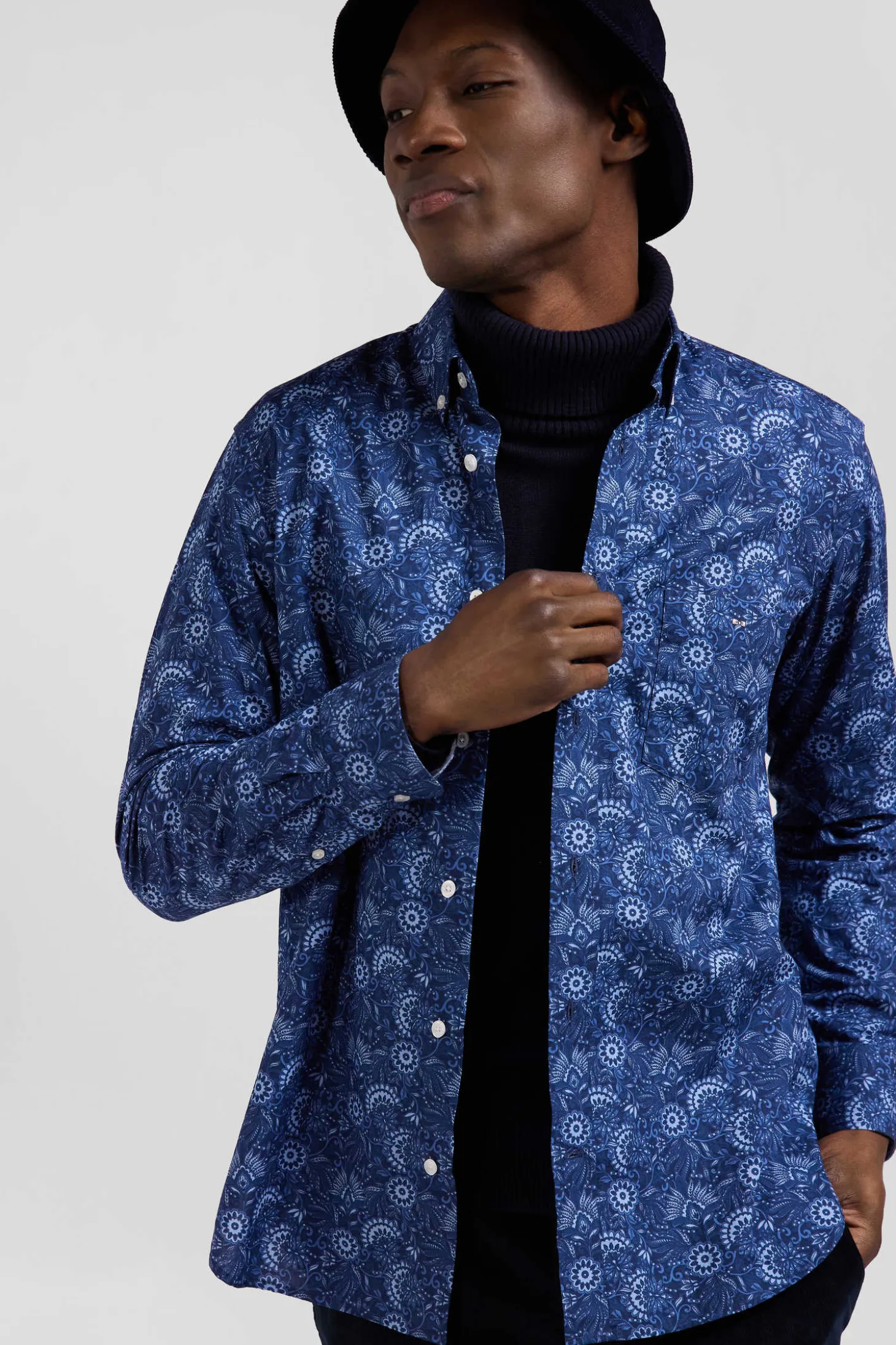 Regular navy blue cotton shirt with graphic print