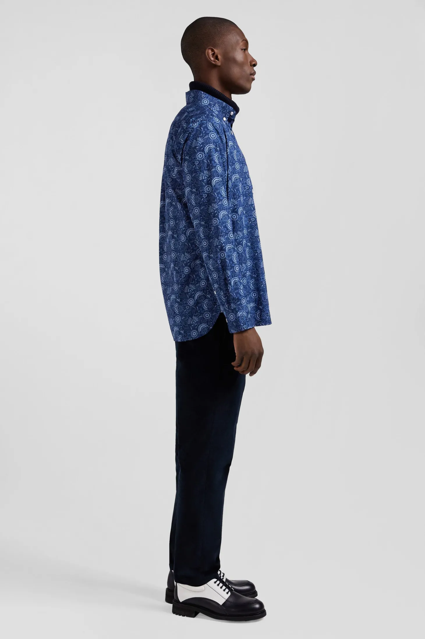 Regular navy blue cotton shirt with graphic print