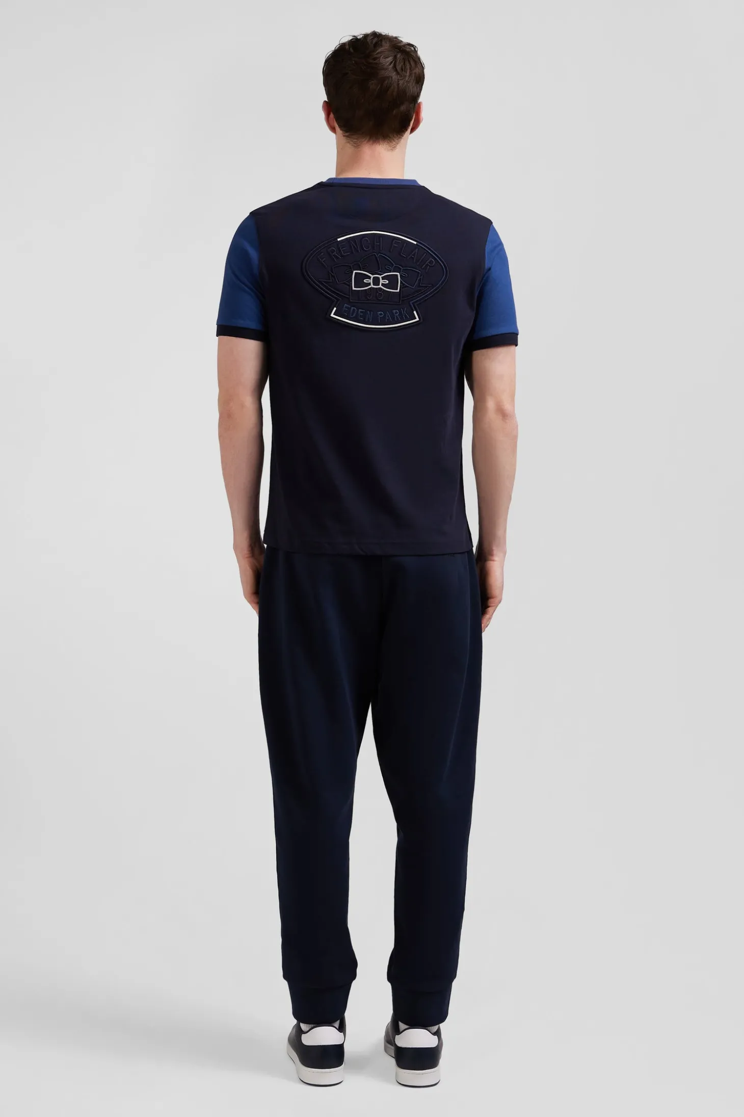 Regular navy blue cotton T-shirt with short contrasting sleeves