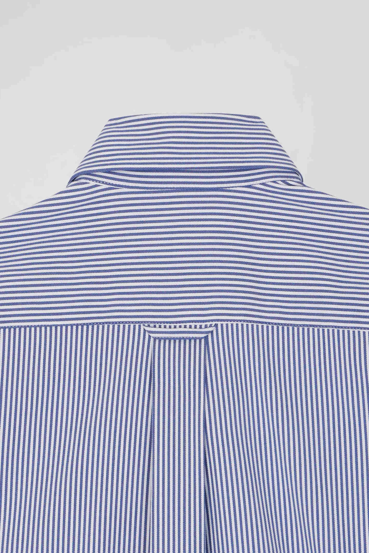 Regular navy blue cotton poplin shirt with baton stripes