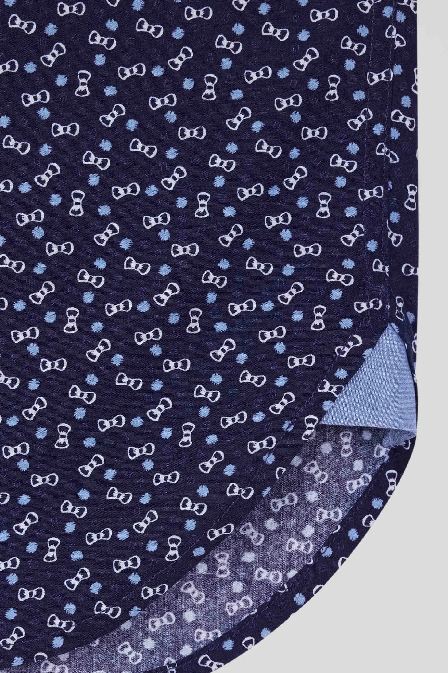 Regular navy blue cotton poplin shirt with micro bow tie print