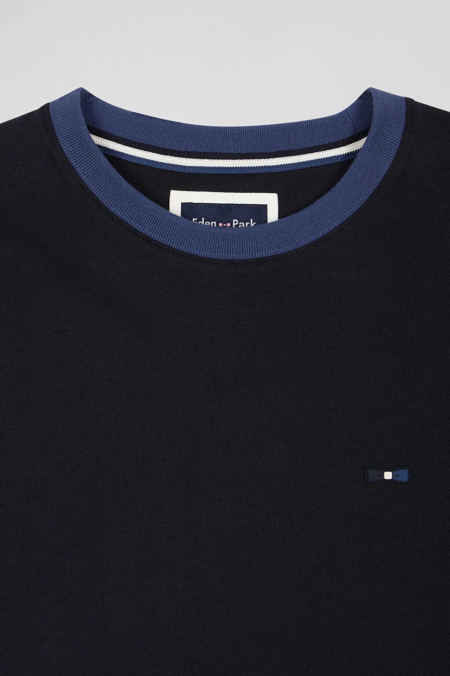Regular navy blue cotton T-shirt with short contrasting sleeves
