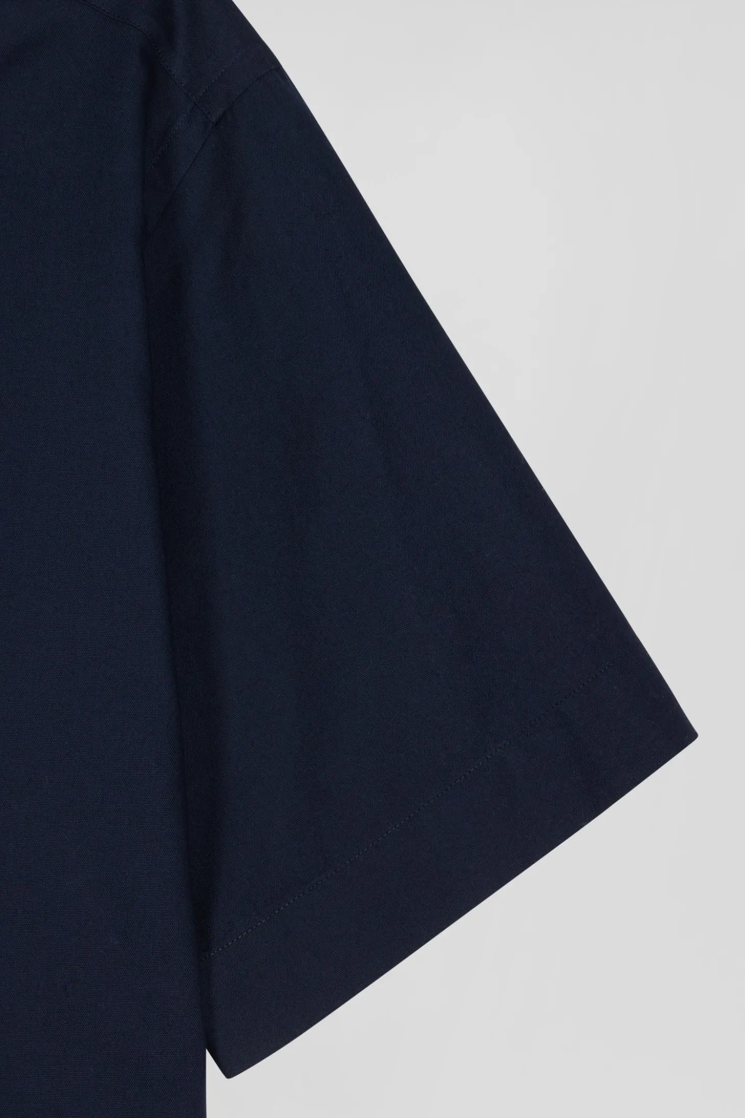 Regular navy blue cotton short-sleeved shirt with back embroidery