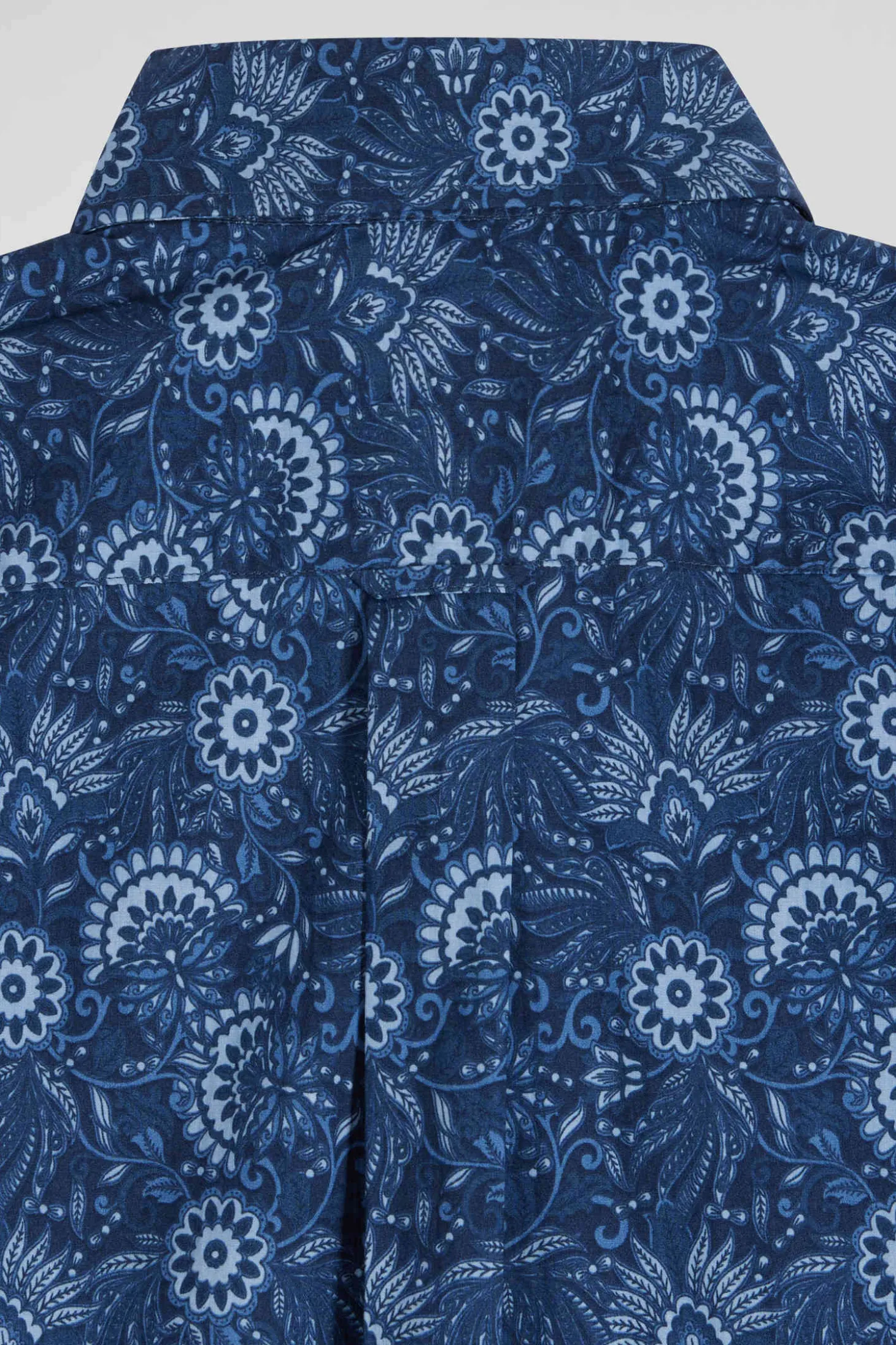 Regular navy blue cotton shirt with graphic print