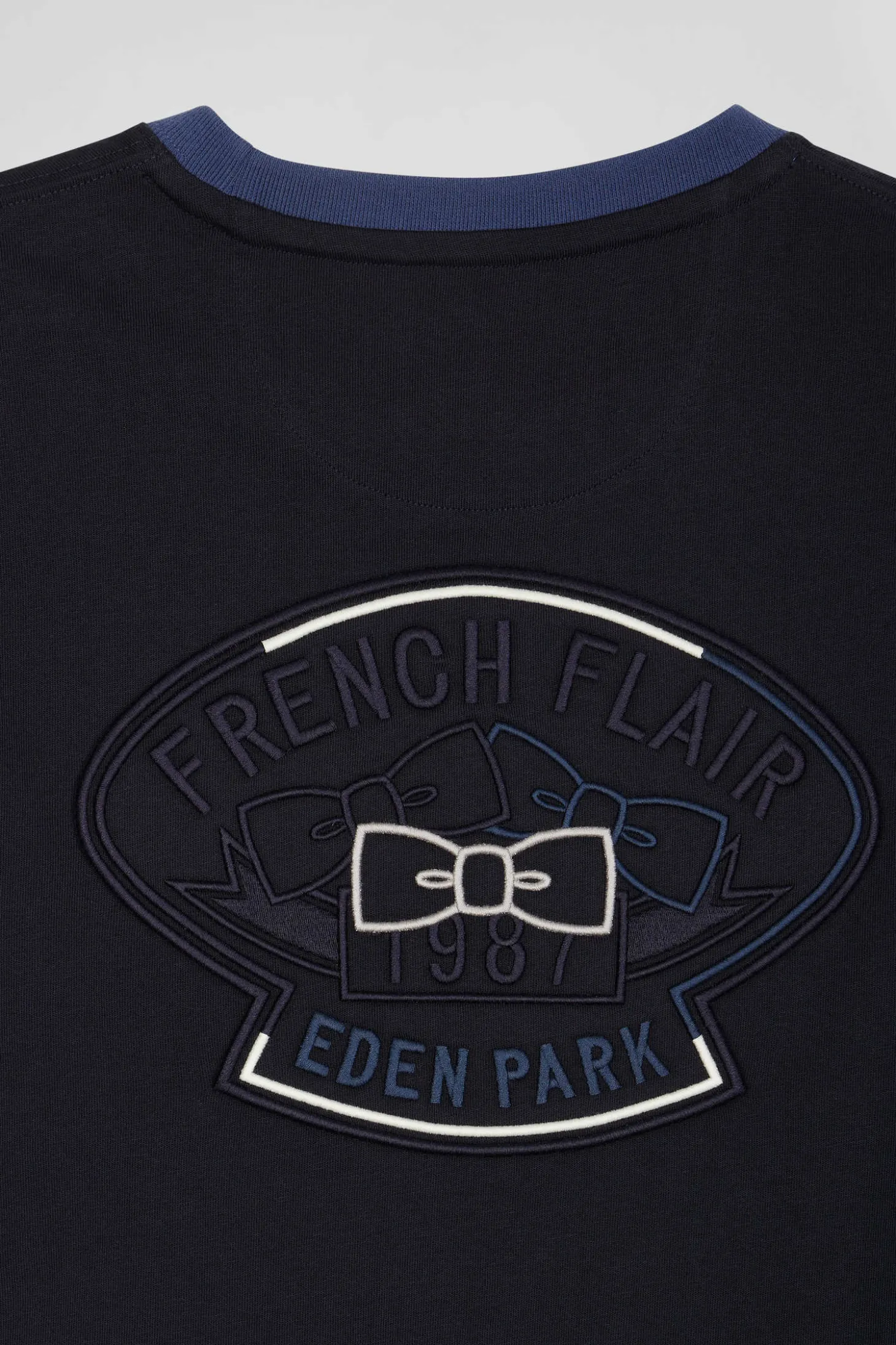 Regular navy blue cotton T-shirt with short contrasting sleeves
