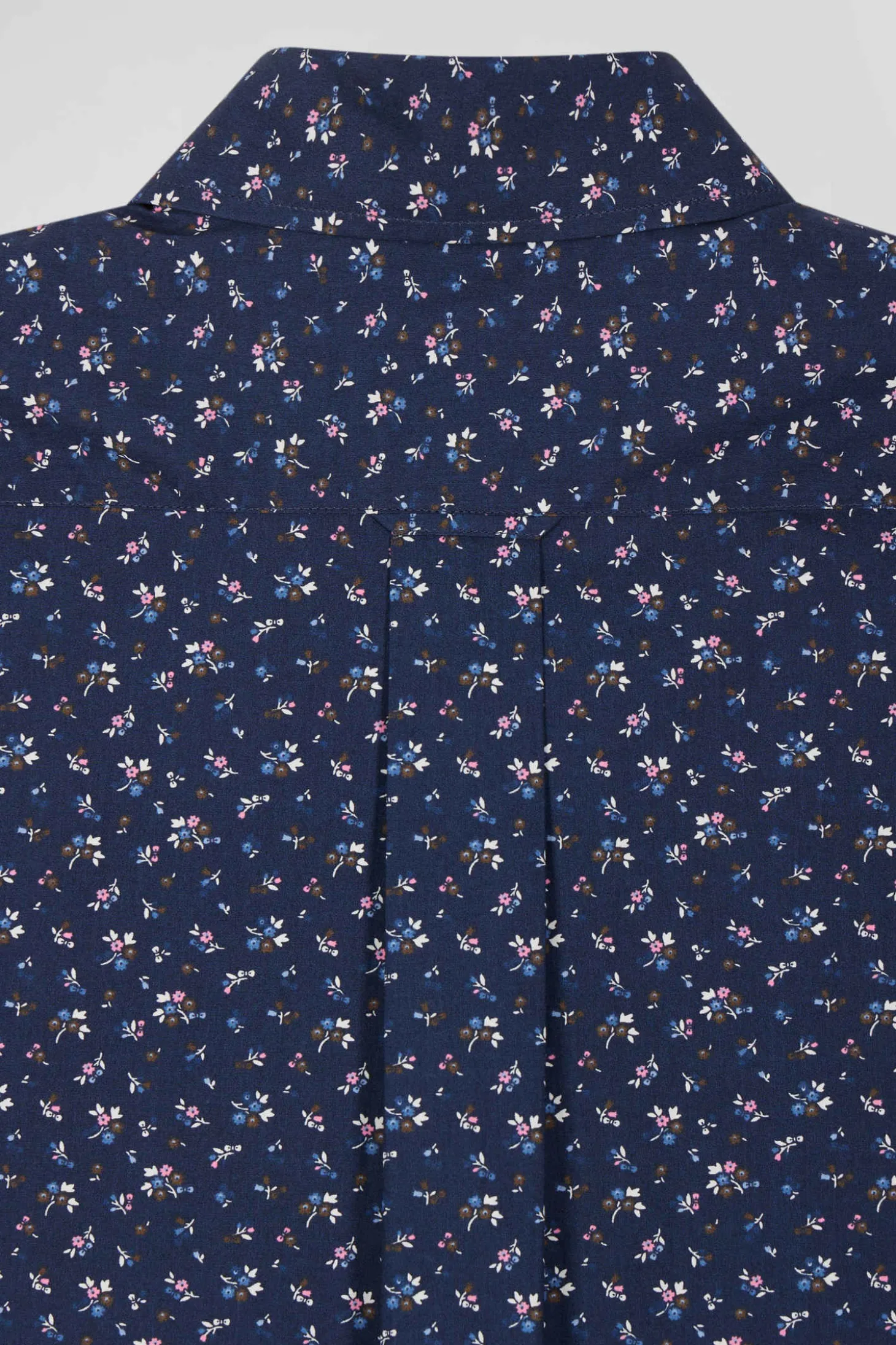 Regular navy blue cotton short-sleeved shirt with micro floral print
