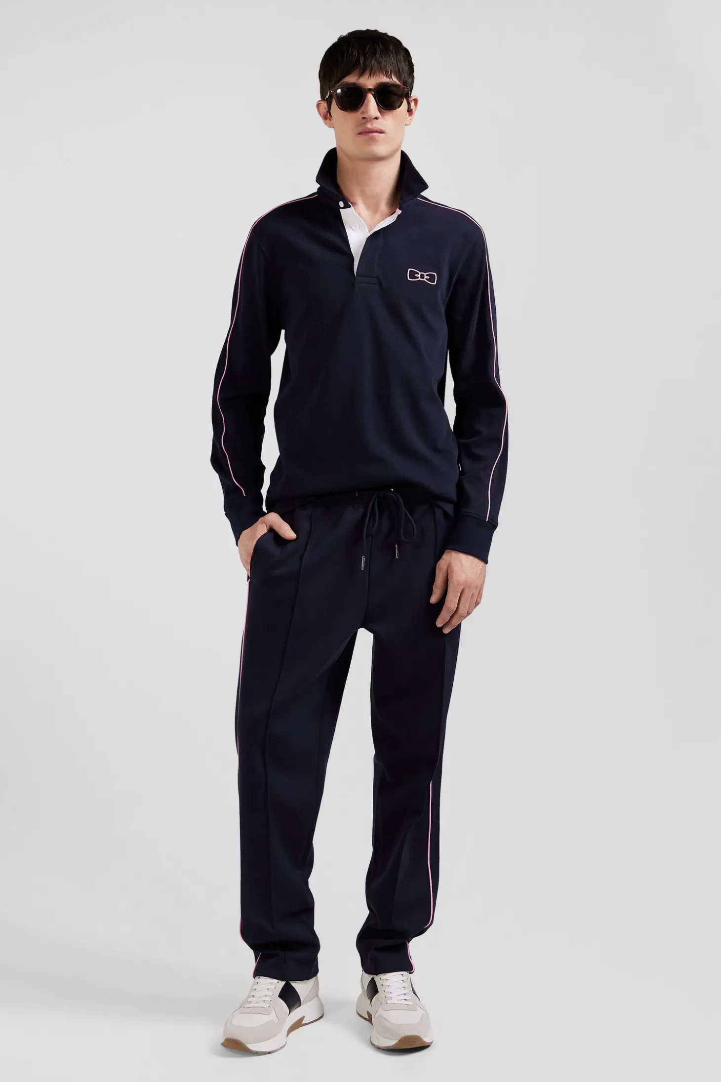 Regular navy blue long-sleeved cotton rugby shirt with pink piping