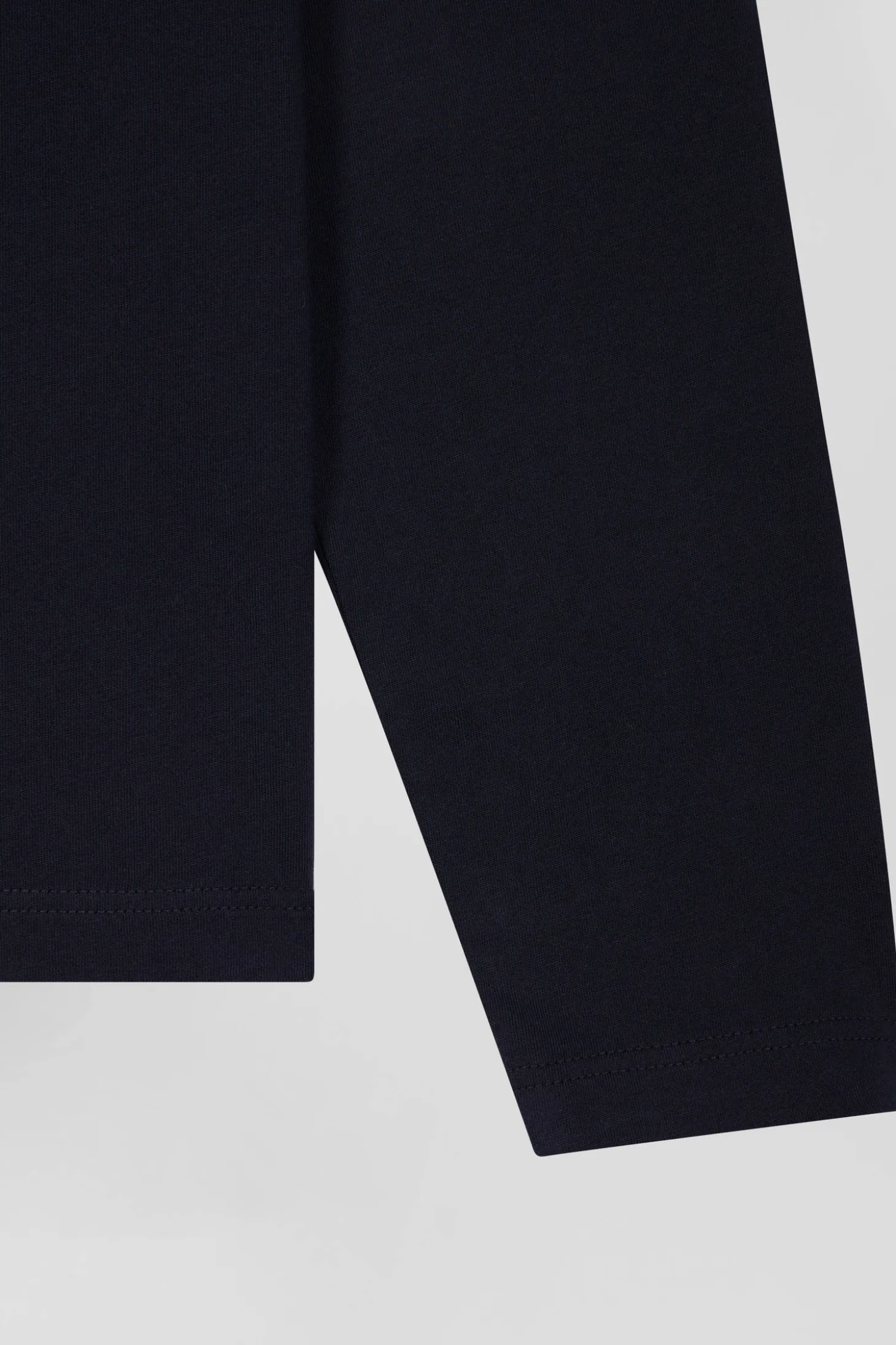 Regular navy blue long-sleeved cotton T-shirt with back embroidery