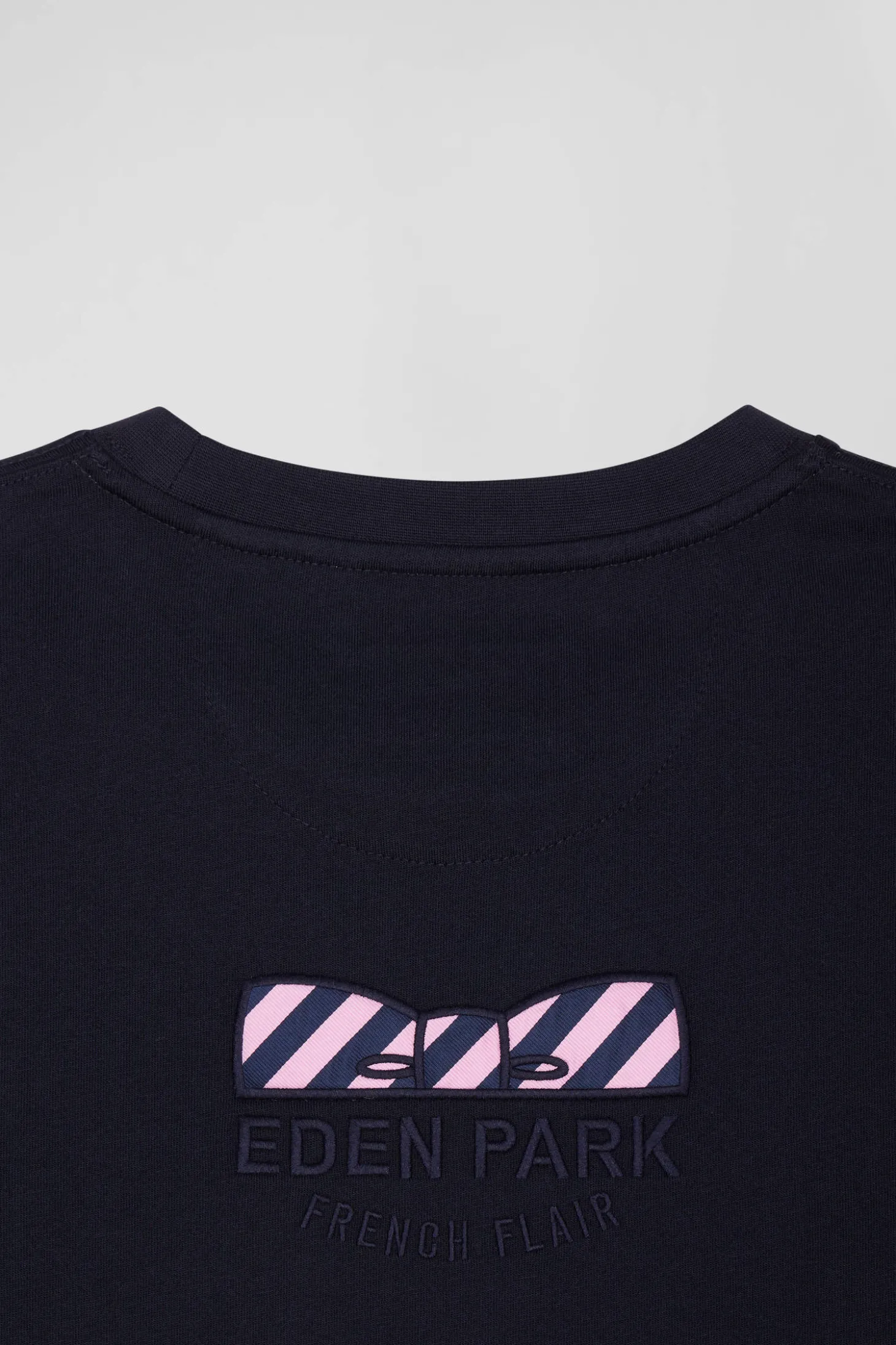 Regular navy blue long-sleeved cotton T-shirt with back embroidery