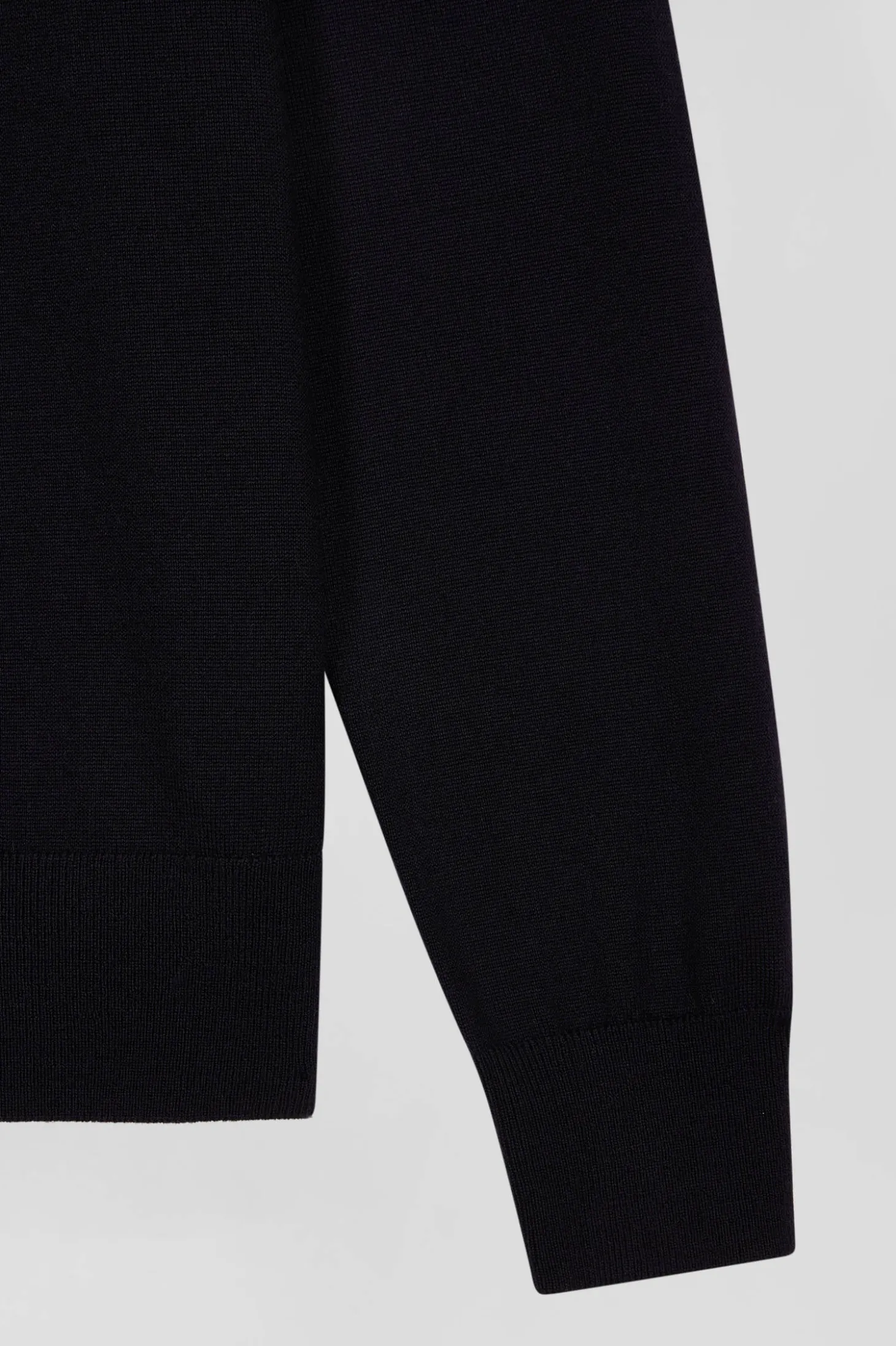 Regular navy blue merino wool V-neck jumper