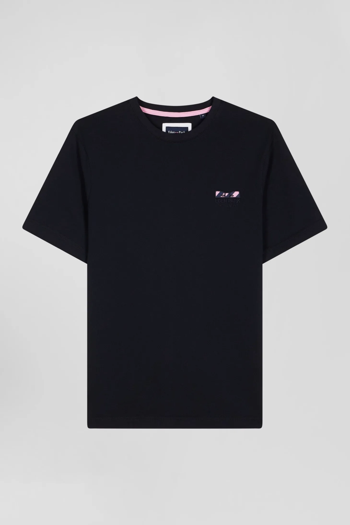 Regular navy blue short-sleeved cotton T-shirt with tie patchwork emblem