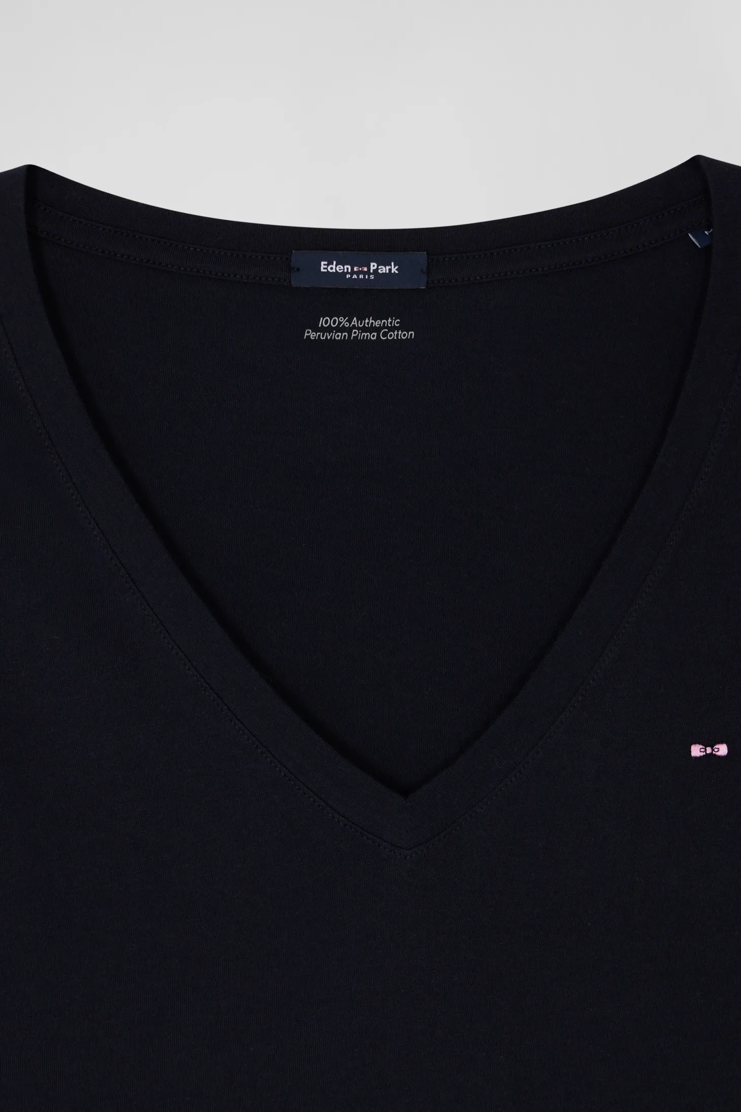 Regular navy blue short-sleeved V-neck cotton T-shirt