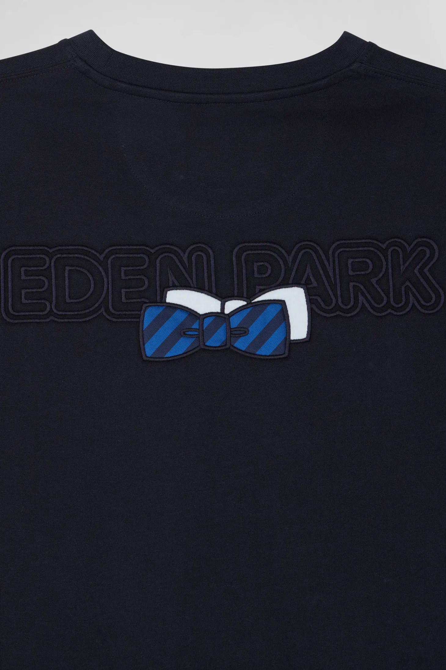 Regular navy blue short-sleeved cotton T-shirt with back embroidery