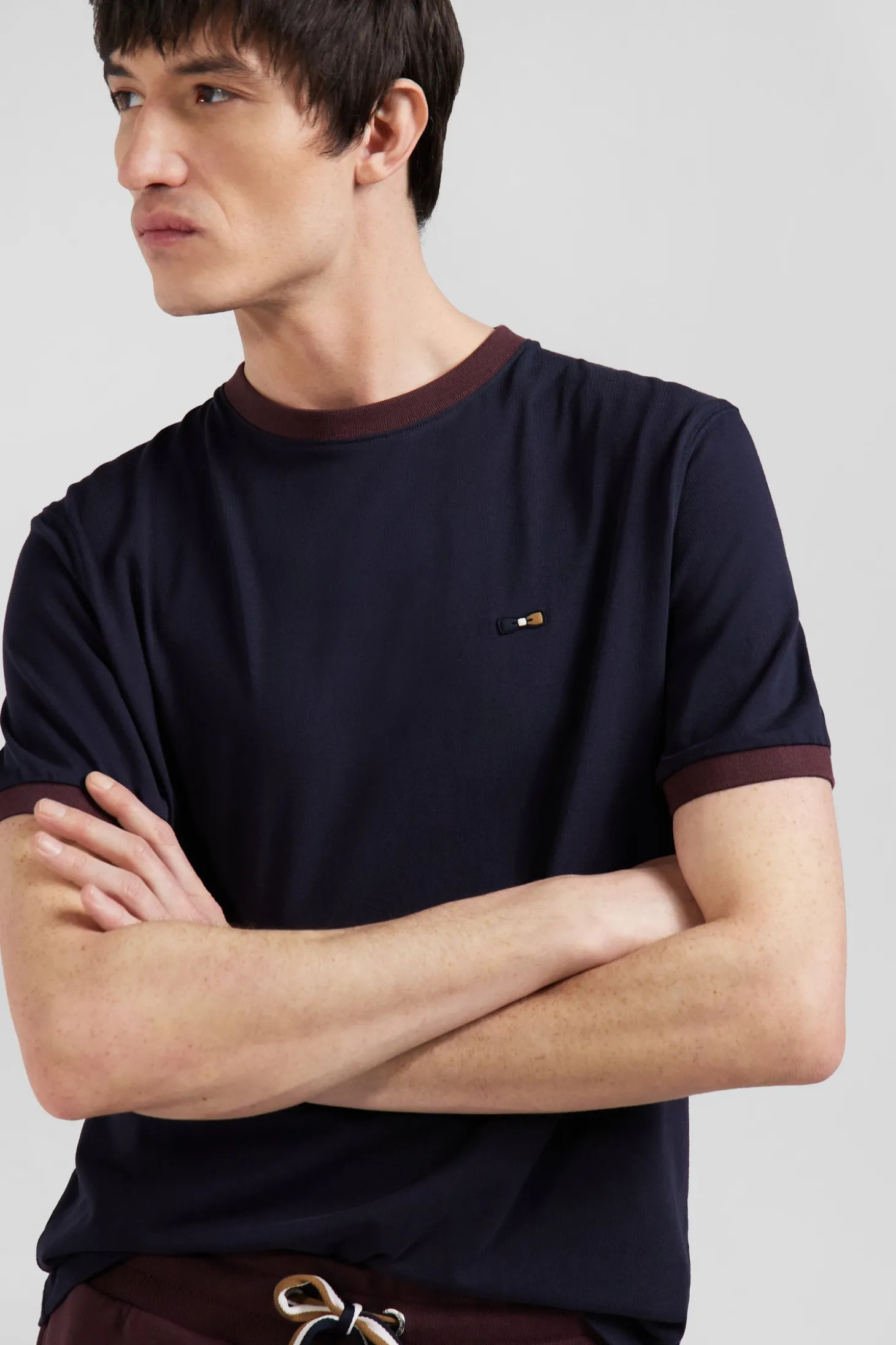 Regular navy short-sleeved cotton T-shirt with back embroidery