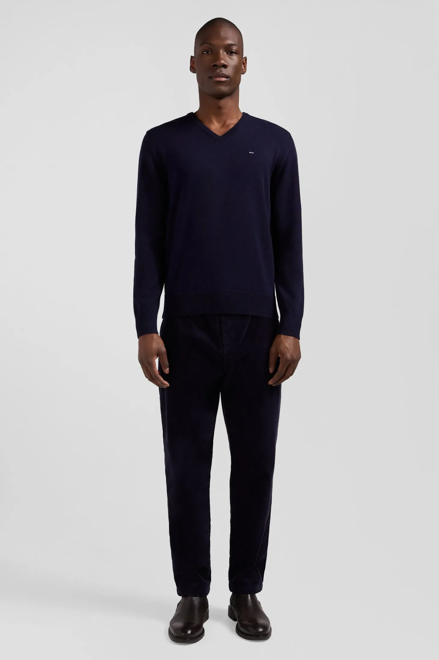 Regular navy wool and cotton V-neck jumper with striped details