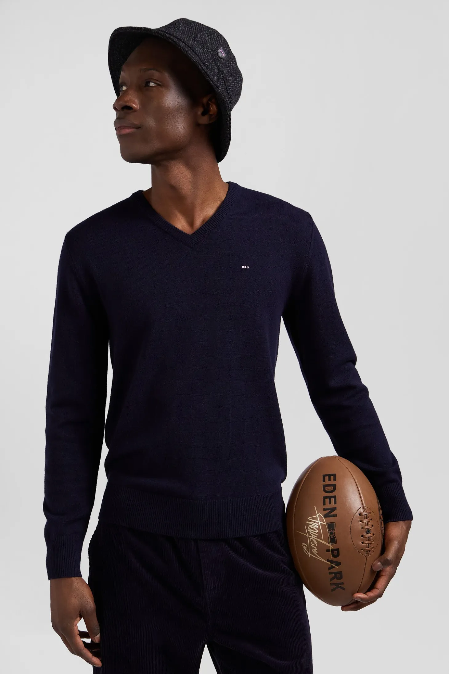 Regular navy wool and cotton V-neck jumper with striped details