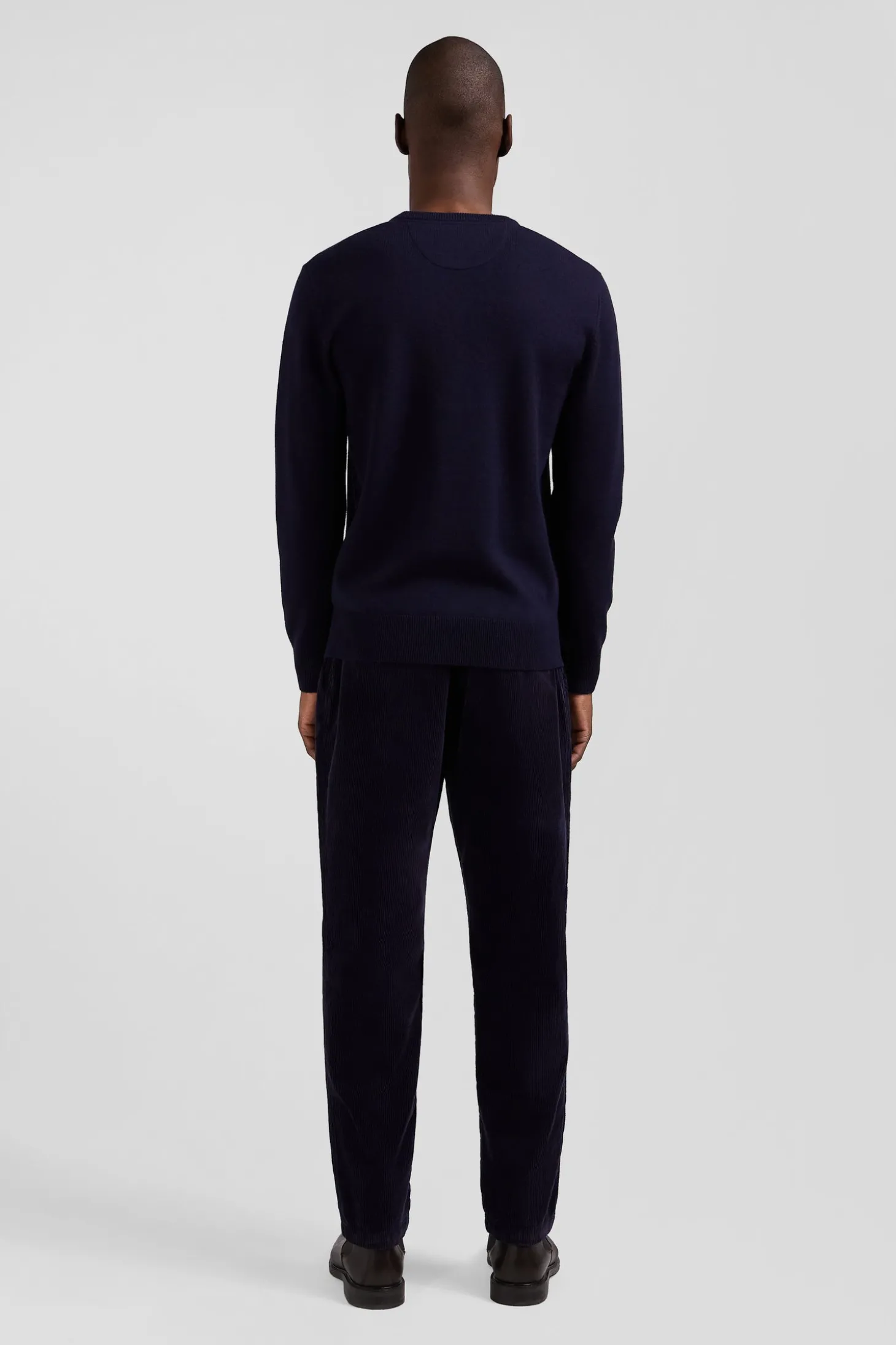 Regular navy wool and cotton V-neck jumper with striped details