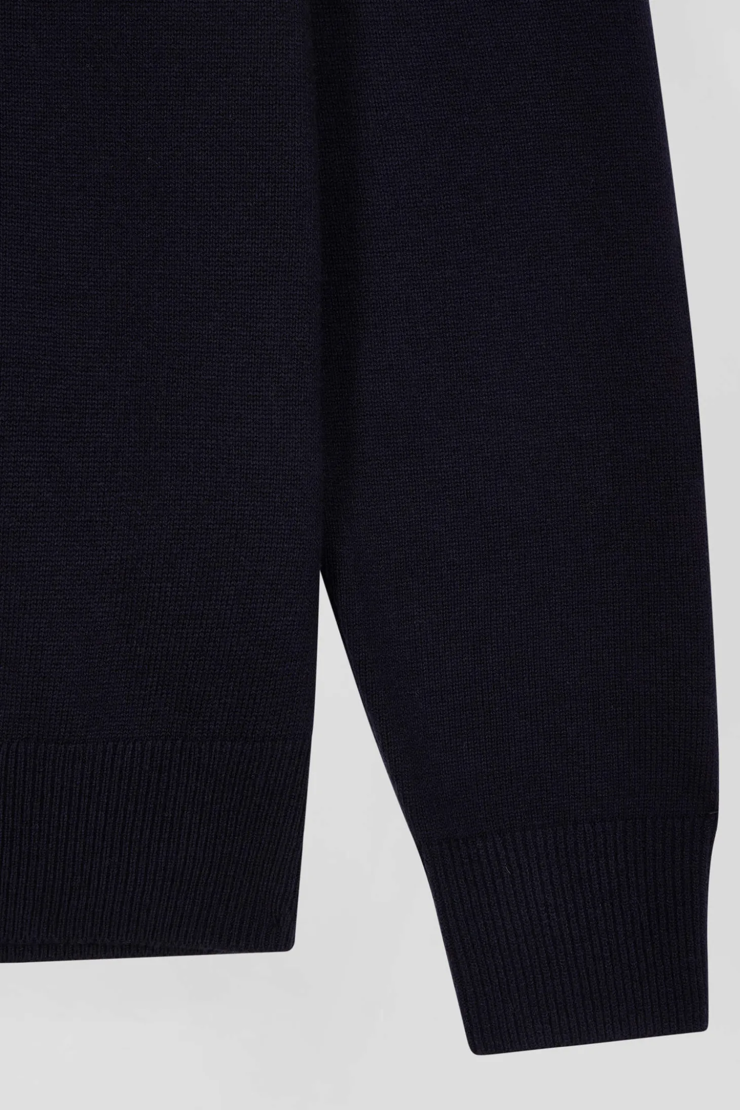 Regular navy wool and cotton V-neck jumper with striped details