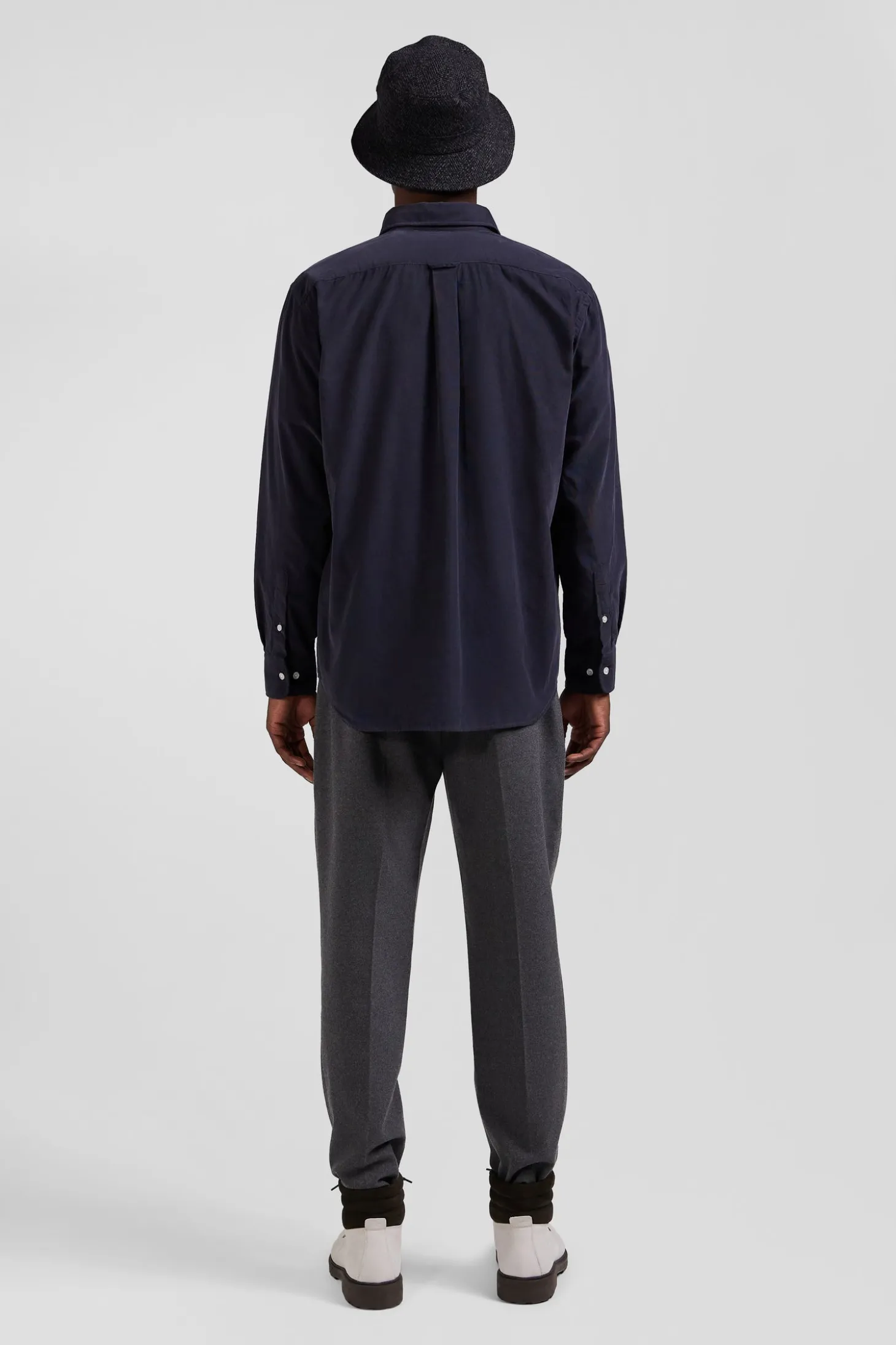 Regular plain anthracite grey cotton shirt with button-down collar and chest pocket