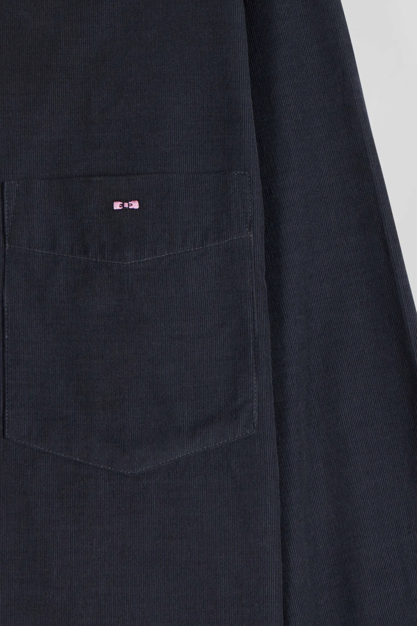 Regular plain anthracite grey cotton shirt with button-down collar and chest pocket