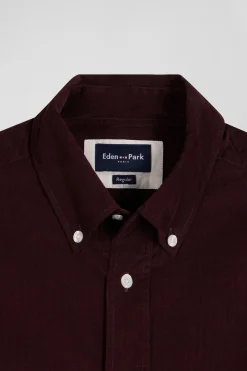 Regular plain burgundy cotton shirt with button-down collar and chest pocket