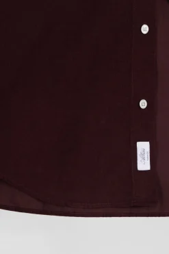 Regular plain burgundy cotton shirt with button-down collar and chest pocket