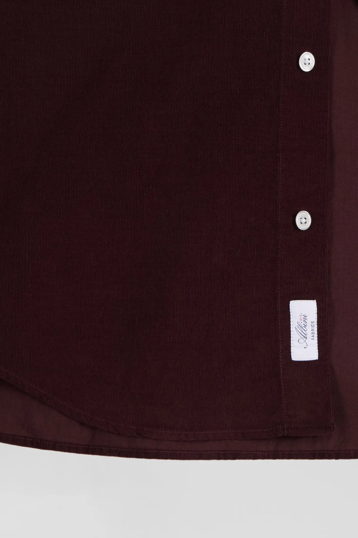 Regular plain burgundy cotton shirt with button-down collar and chest pocket