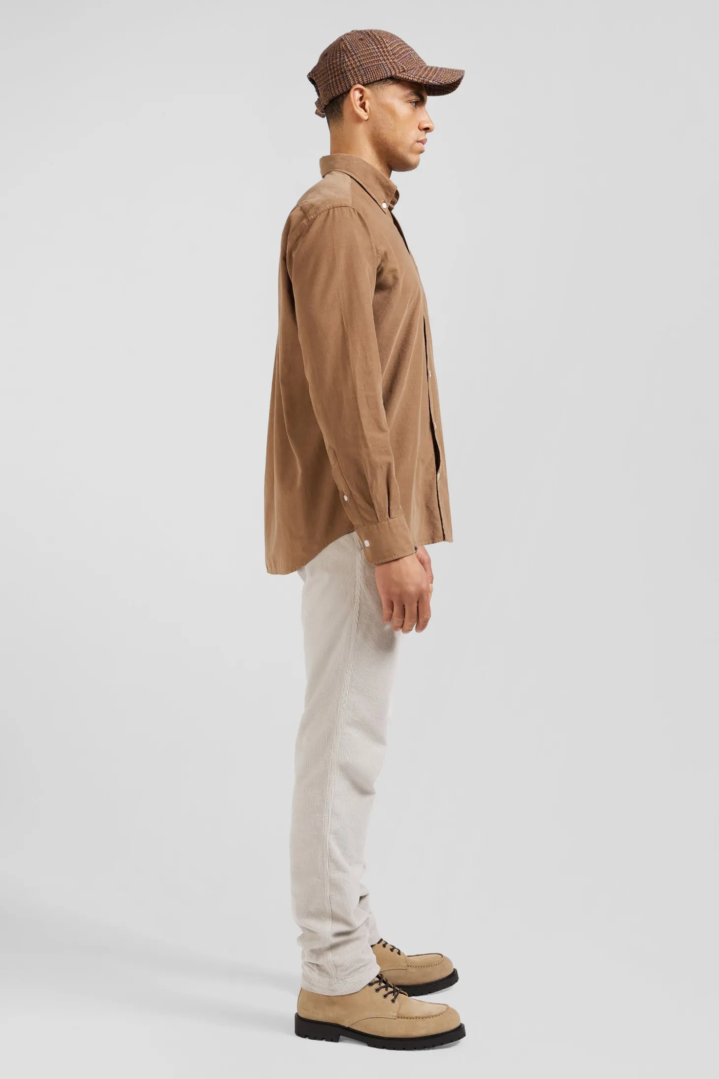 Regular plain camel cotton shirt with button-down collar and chest pocket