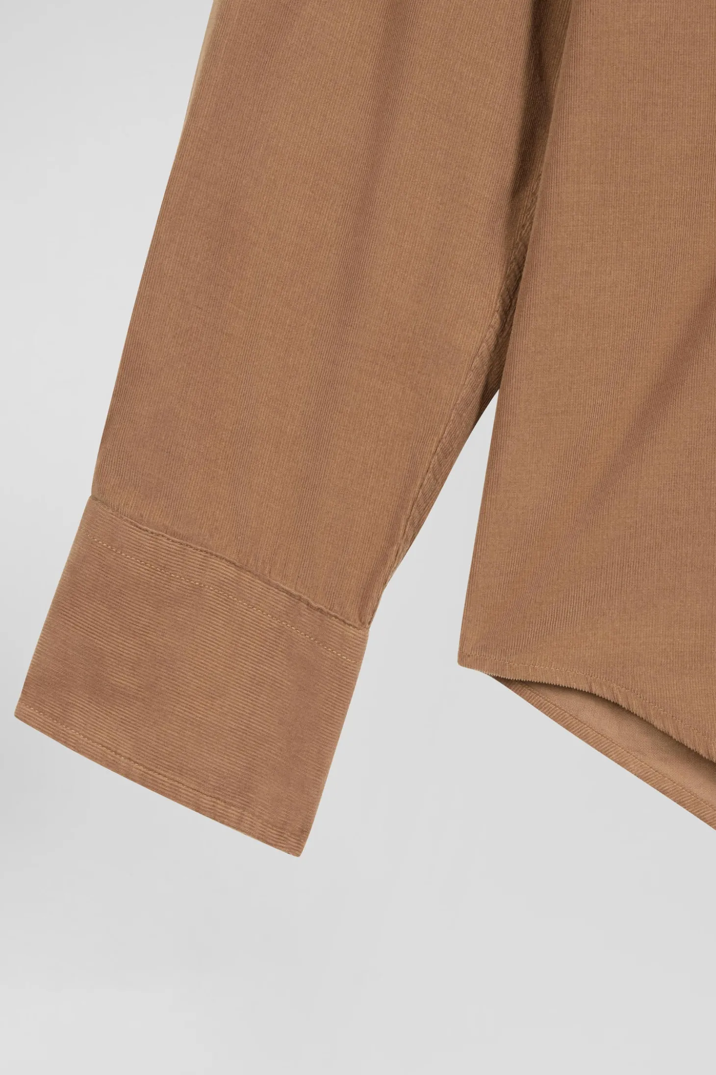 Regular plain camel cotton shirt with button-down collar and chest pocket