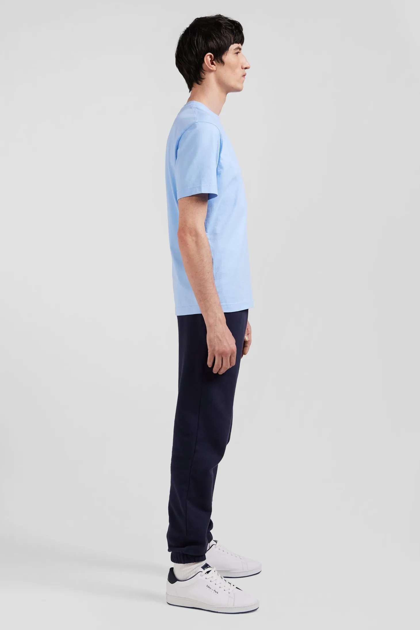 Regular sky blue short-sleeved cotton T-shirt with tie patchwork emblem