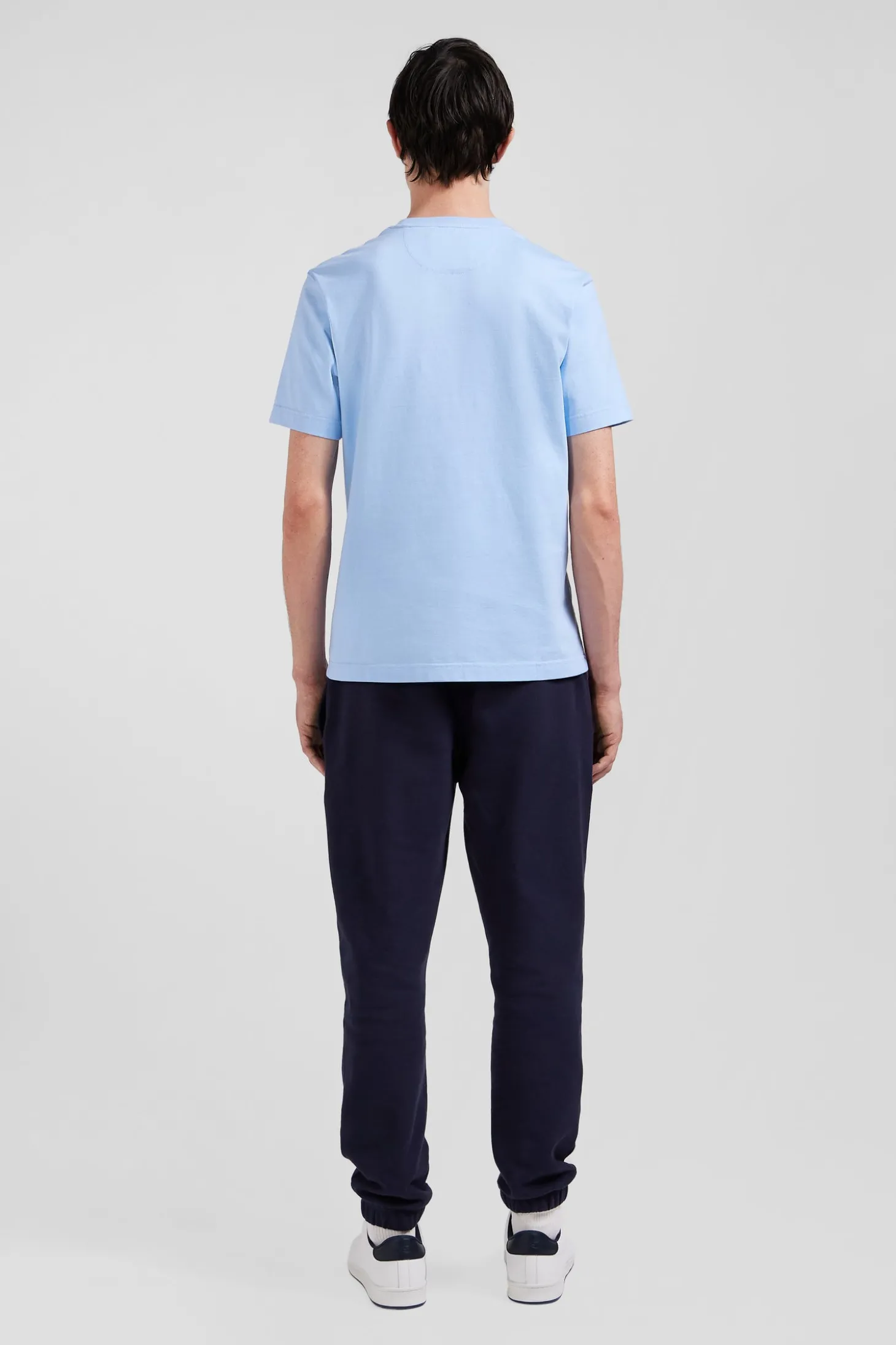 Regular sky blue short-sleeved cotton T-shirt with tie patchwork emblem