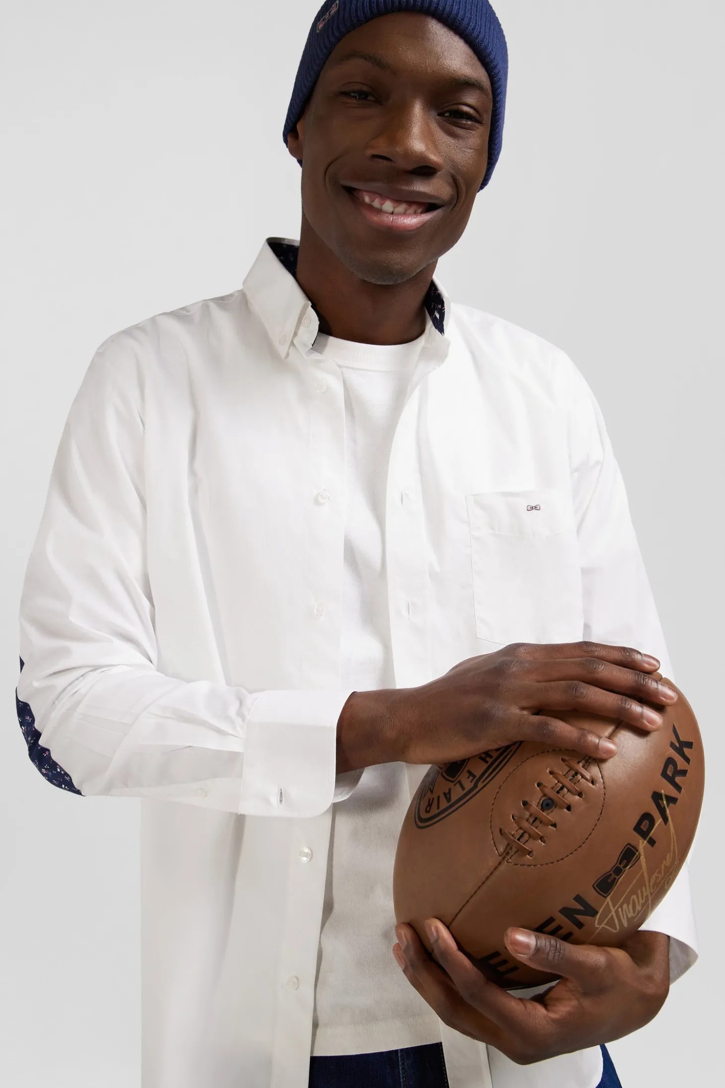 Regular white cotton poplin shirt with button-down collar and printed elbow patches