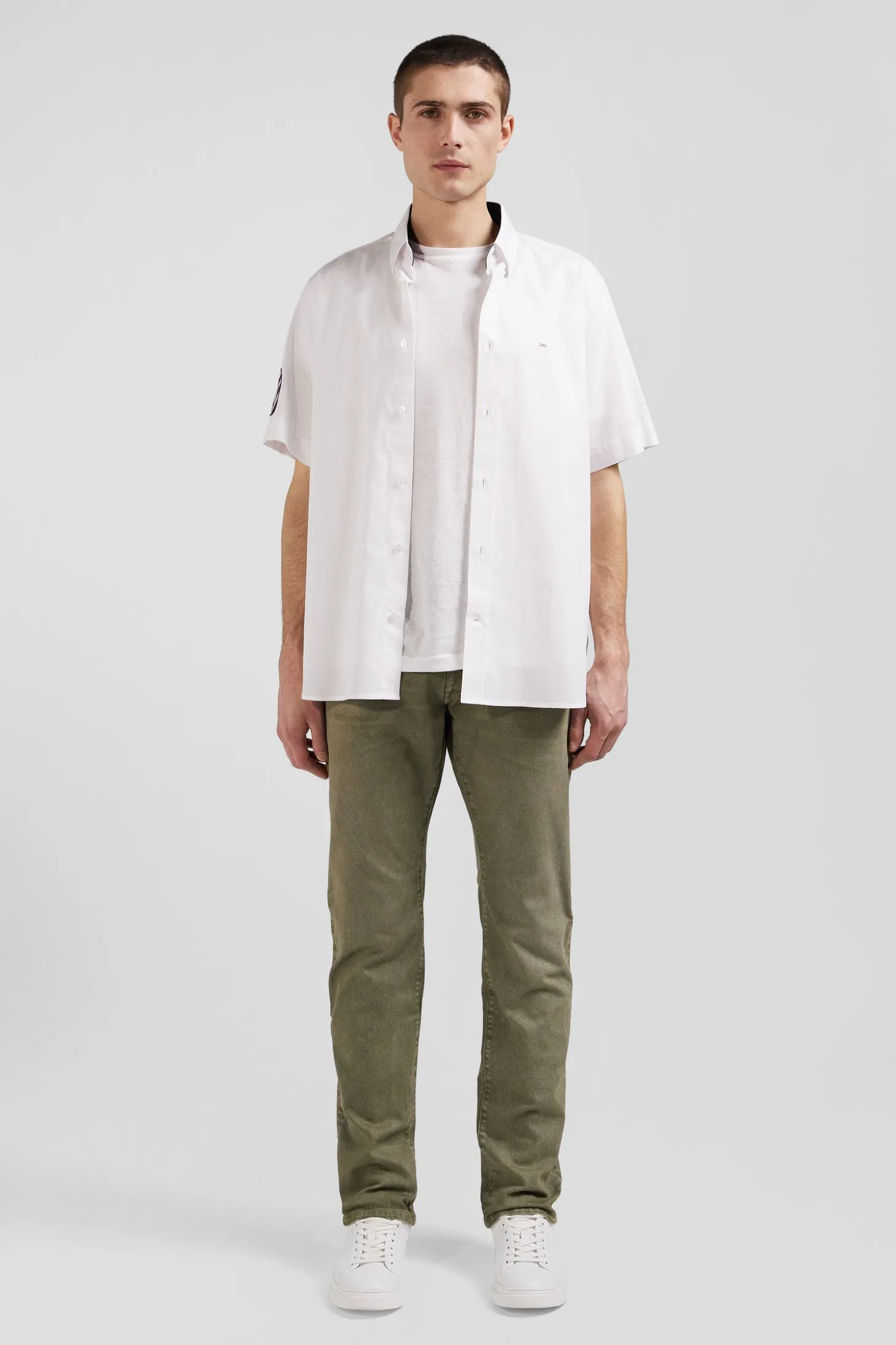 Regular white cotton short-sleeved shirt
