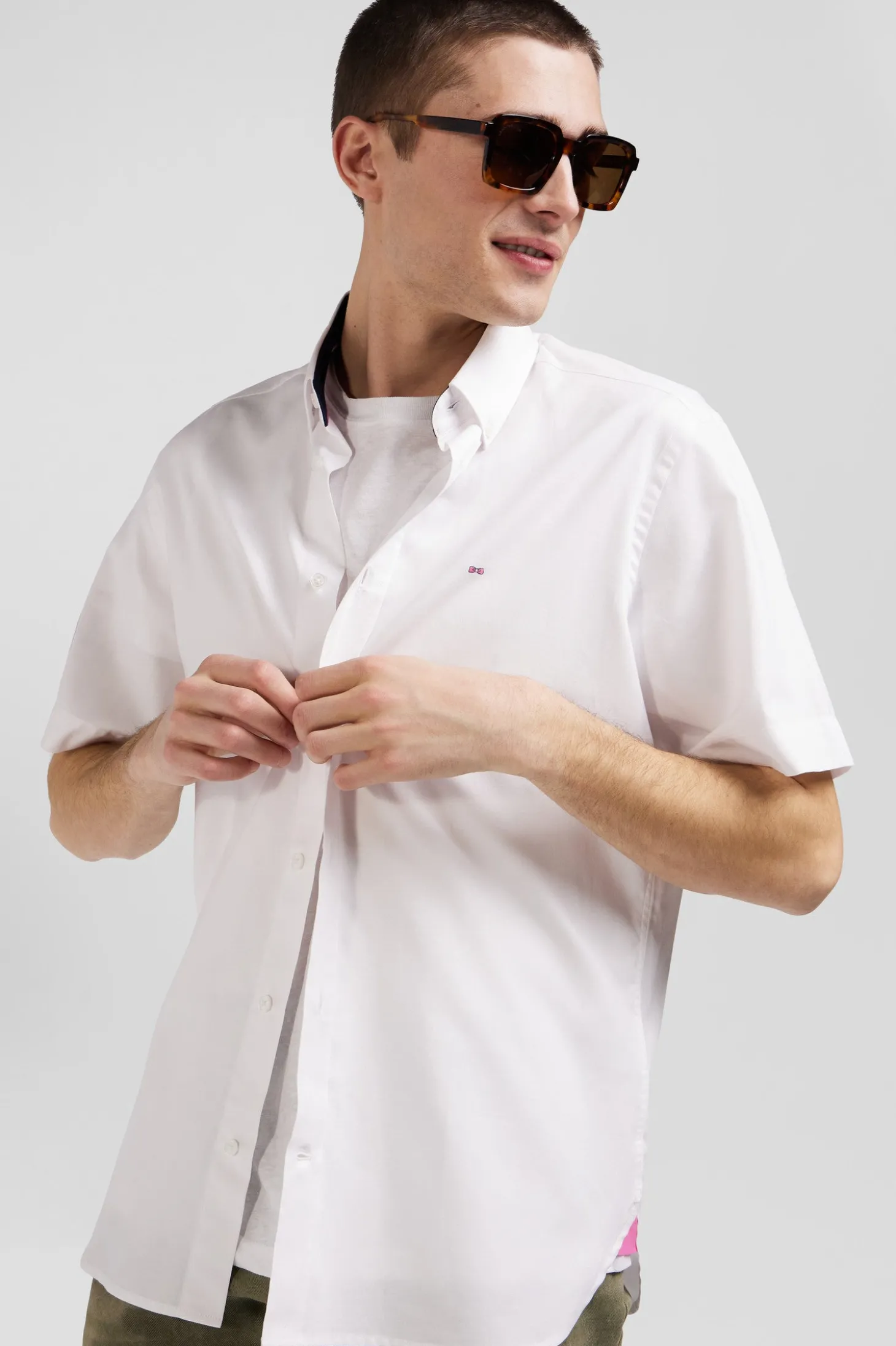Regular white cotton short-sleeved shirt