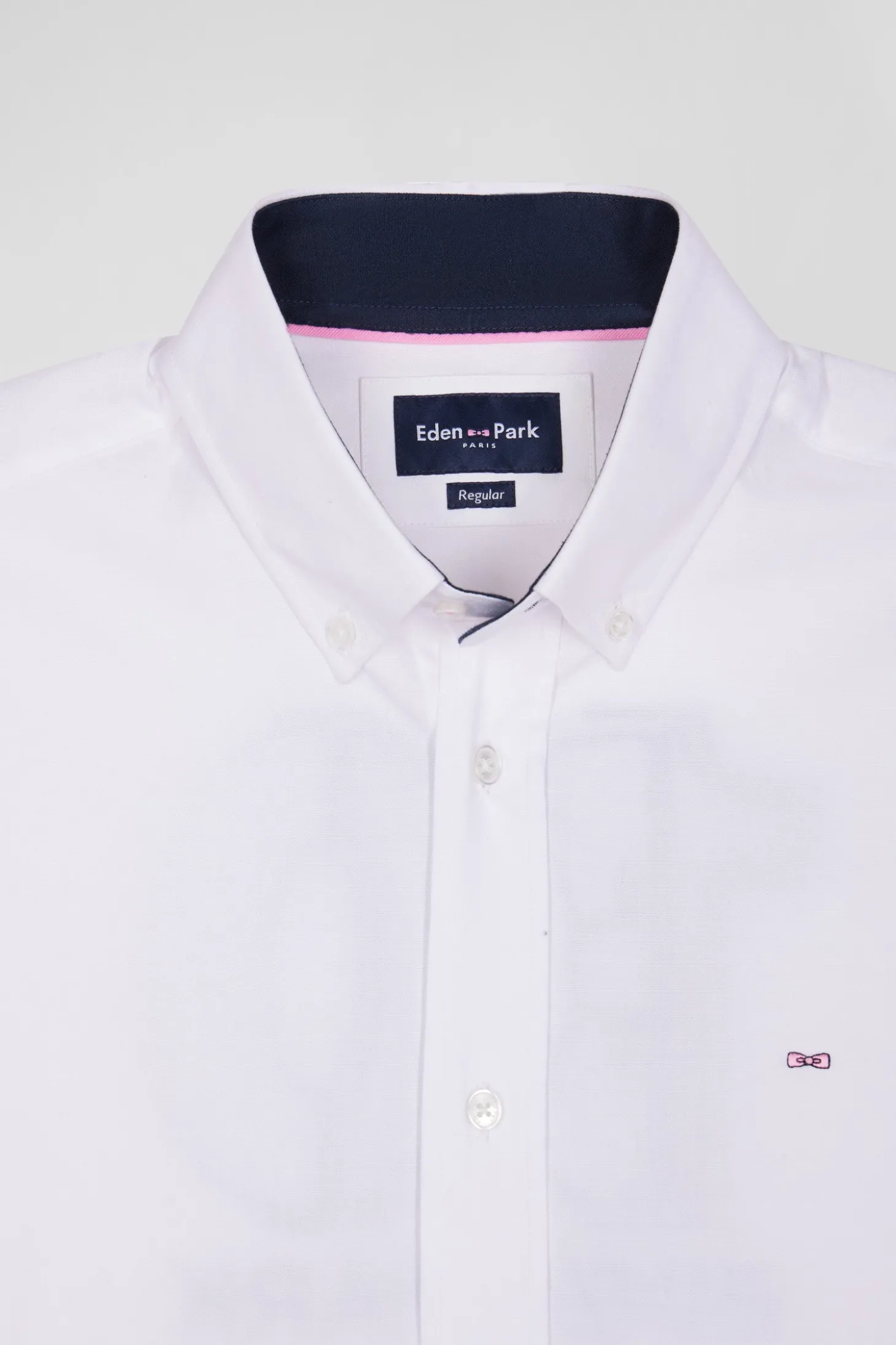 Regular white cotton short-sleeved shirt with back 10 embroidery