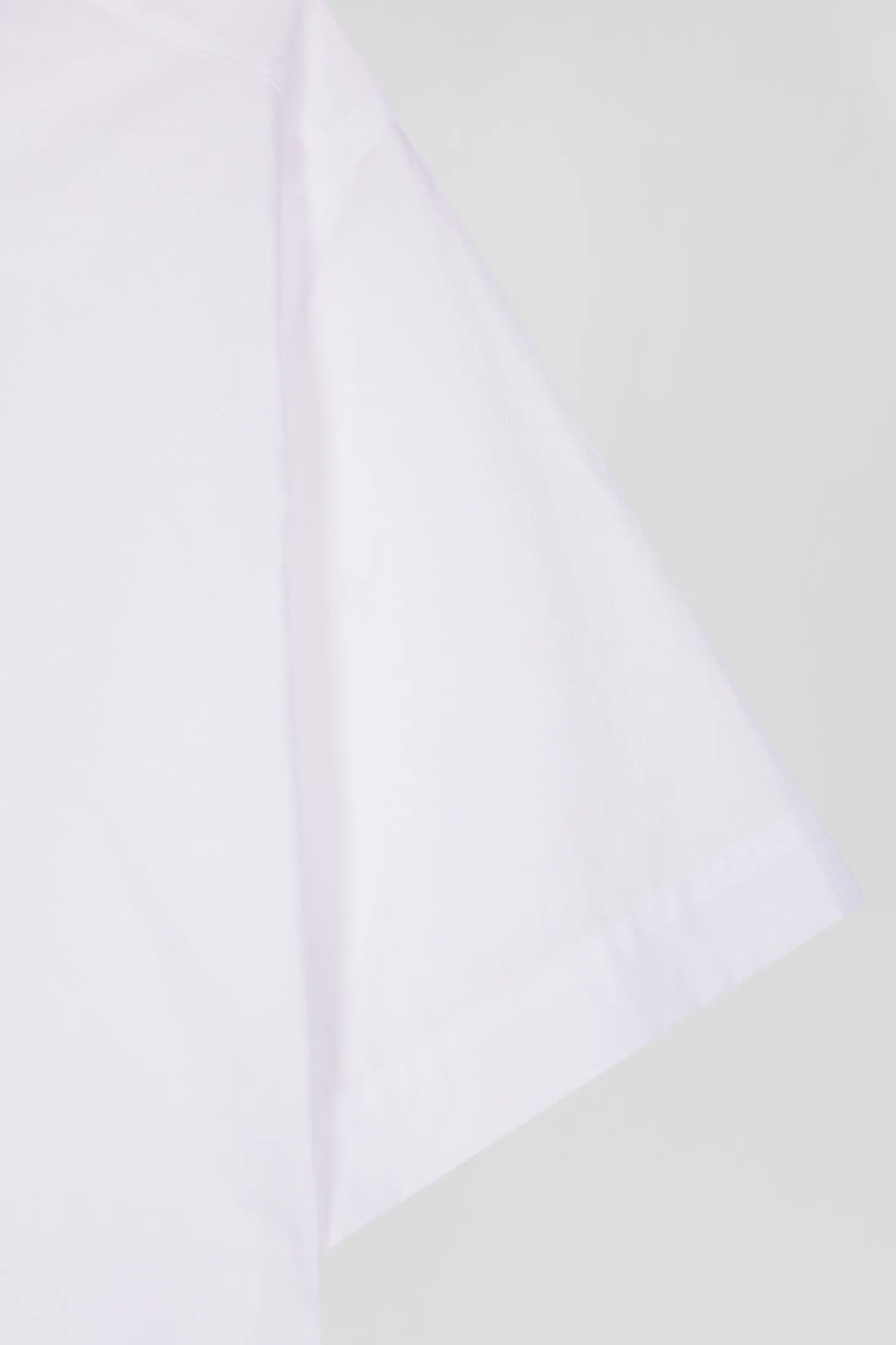 Regular white cotton short-sleeved shirt with back 10 embroidery